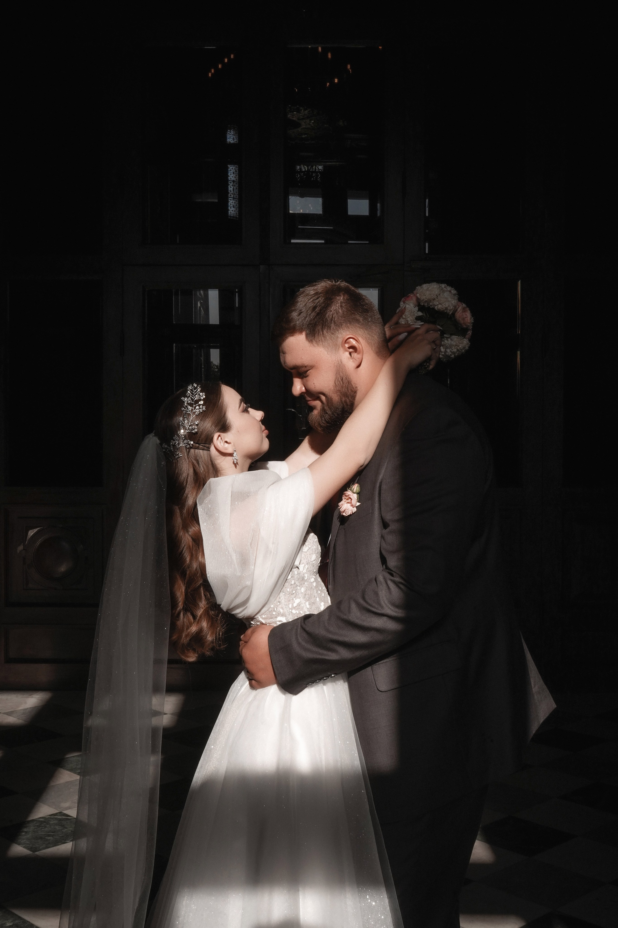 Фотограф и видеограф на свадьбу в Ростове-на-Дону 2026. Профессиональная работа, качественный результат. Свадебный фотограф в Ростове-на-Дону. Таинство Крещения и Венчания, семейные фотосессии. Алёна Чёботова