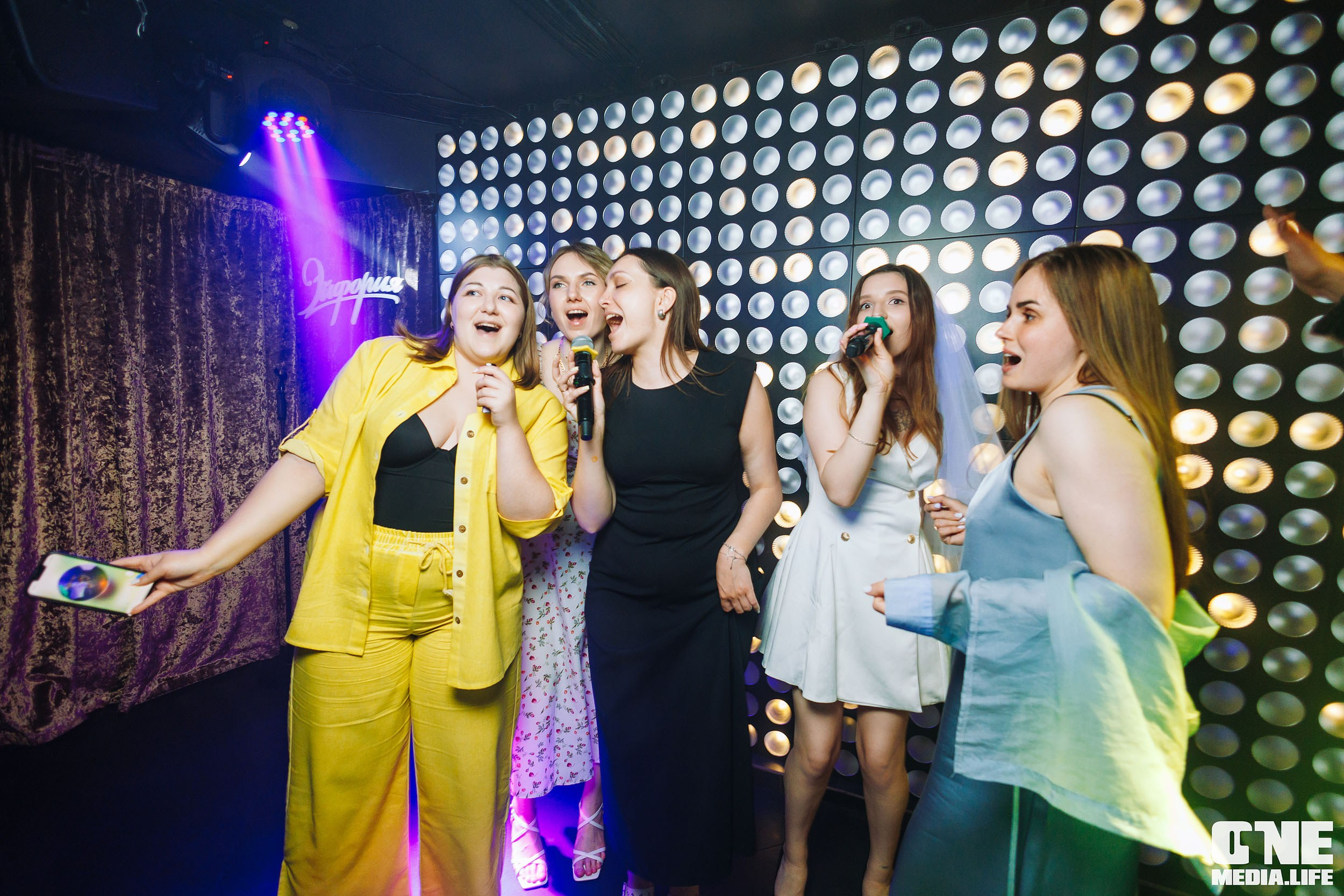 Фоторепортаж из караоке-клуба Эйфория. One Media Life: фоторепортажи, фотоотчеты с мероприятий и заведений