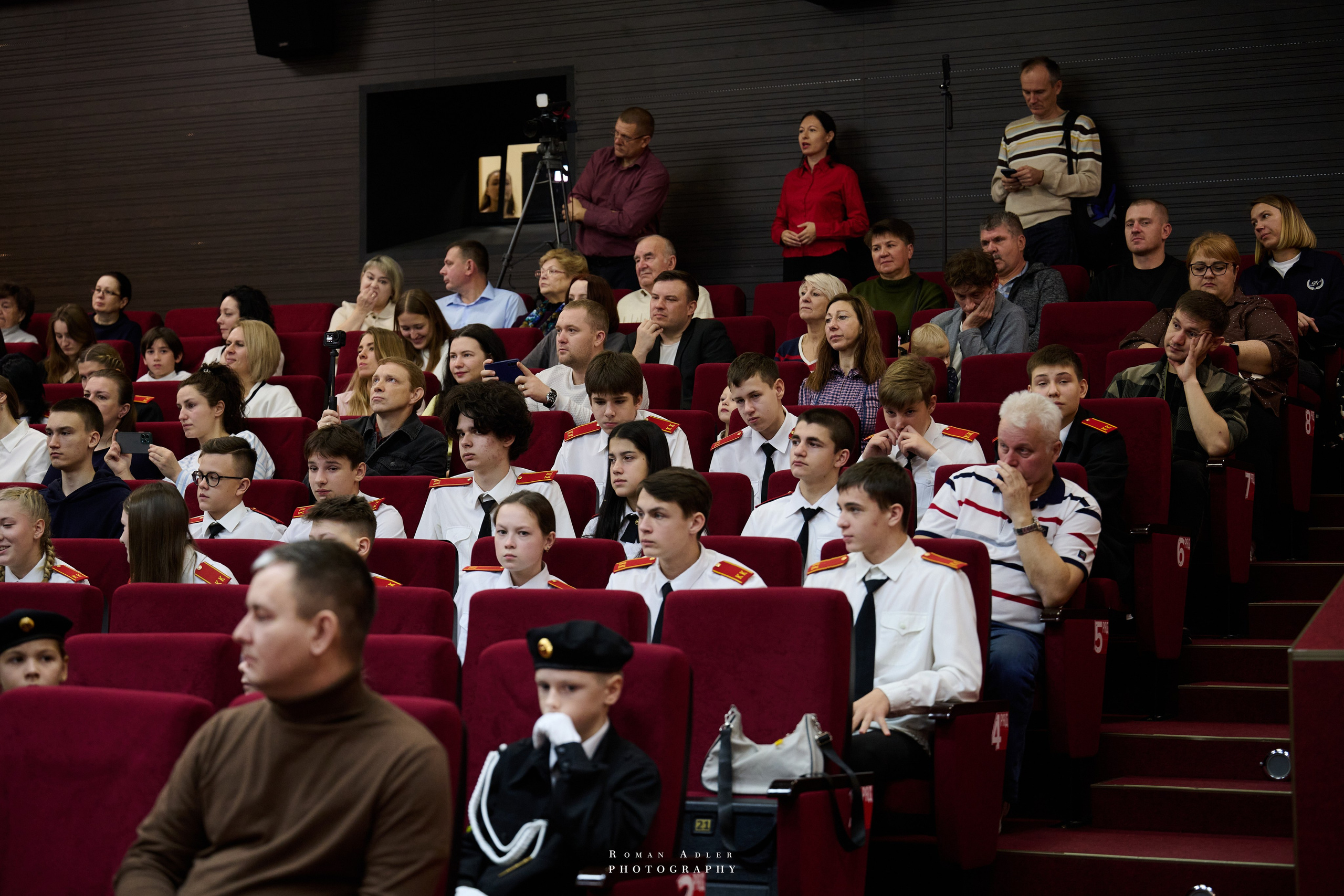 ДК «Победа» выставка фотопроекта «Территории». Фотограф Роман Адлер