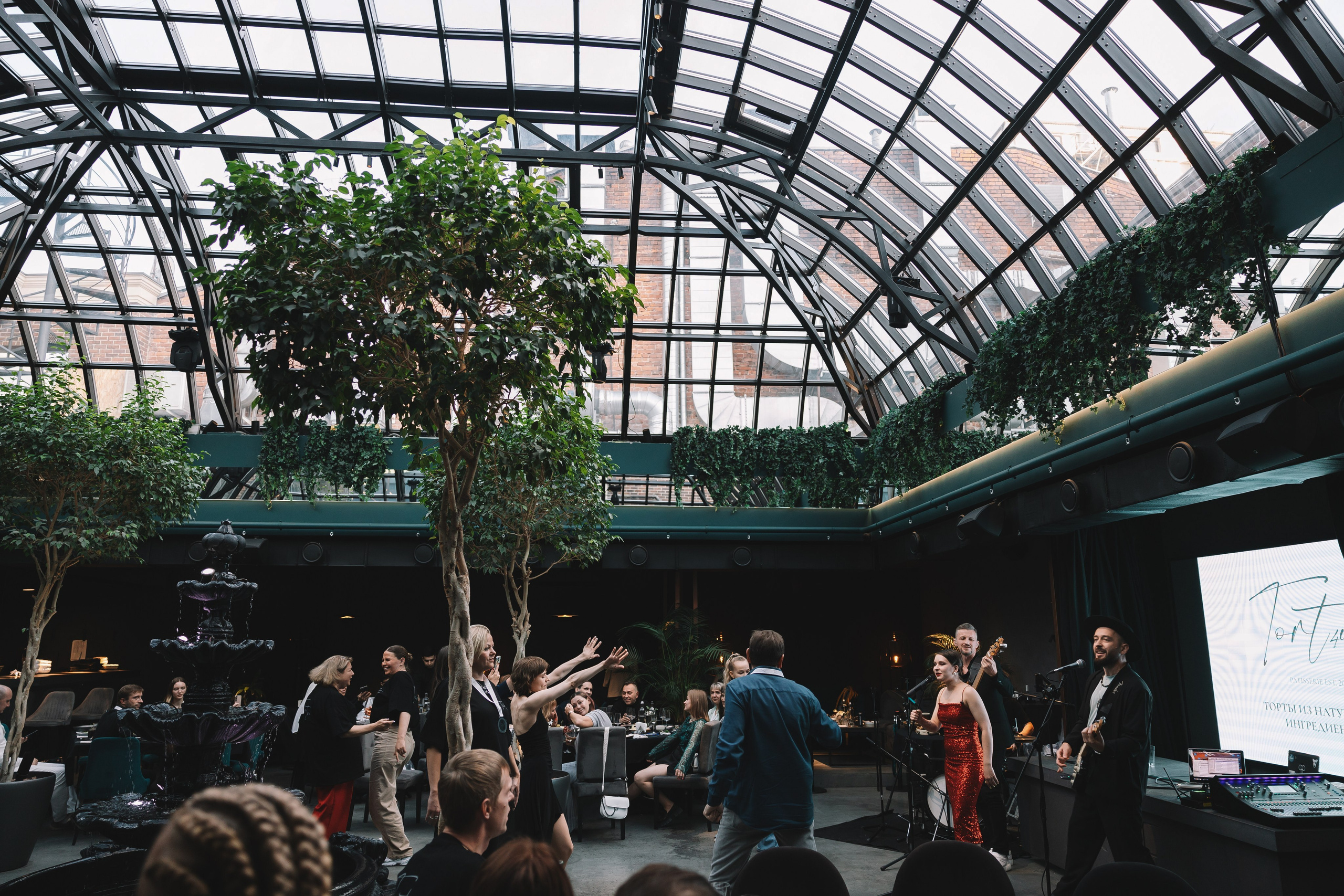 Репортажный фотограф на корпоратив, день рождения и другие мороприятия. Свадебный фотограф в Москве — Оскар Гелманов