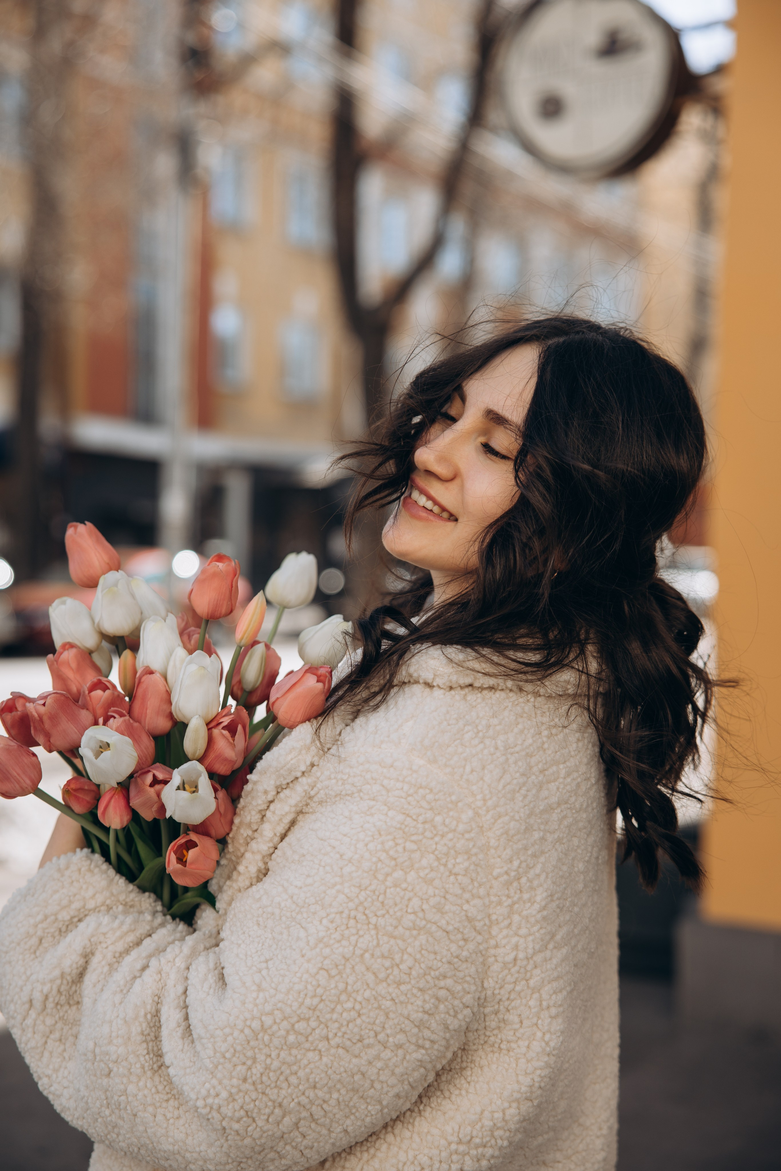 Прогулка с тюльпанами. Свадебный, семейный фотограф в Иркутске Светлана Макаричева