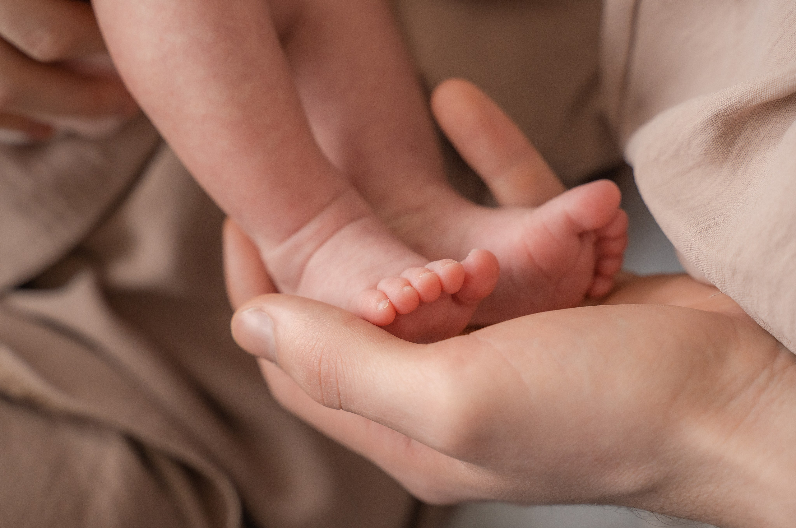 Лайфстайл фотосессия новорожденной в студии