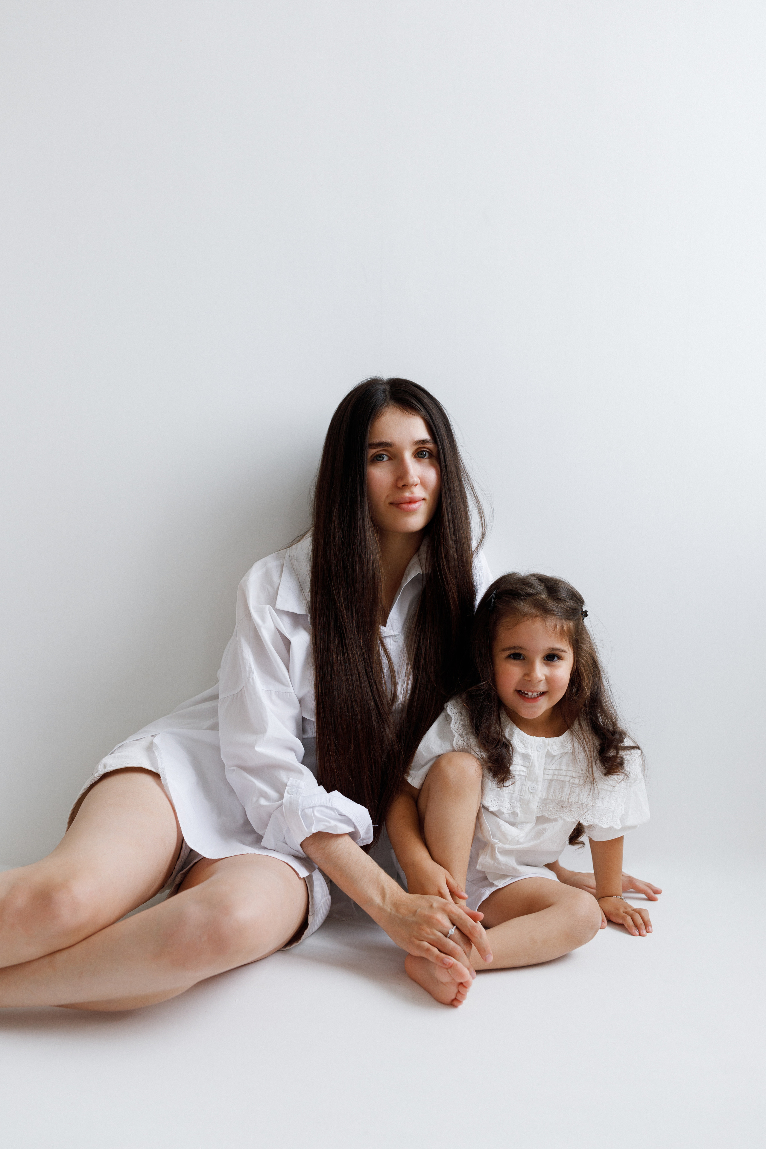 Фотосессия мамы с детьми в белой студии в Хабаровске. Фотограф на годик Хабаровск Детский и семейный фотограф в Хабаровске Юлия Матвиенко