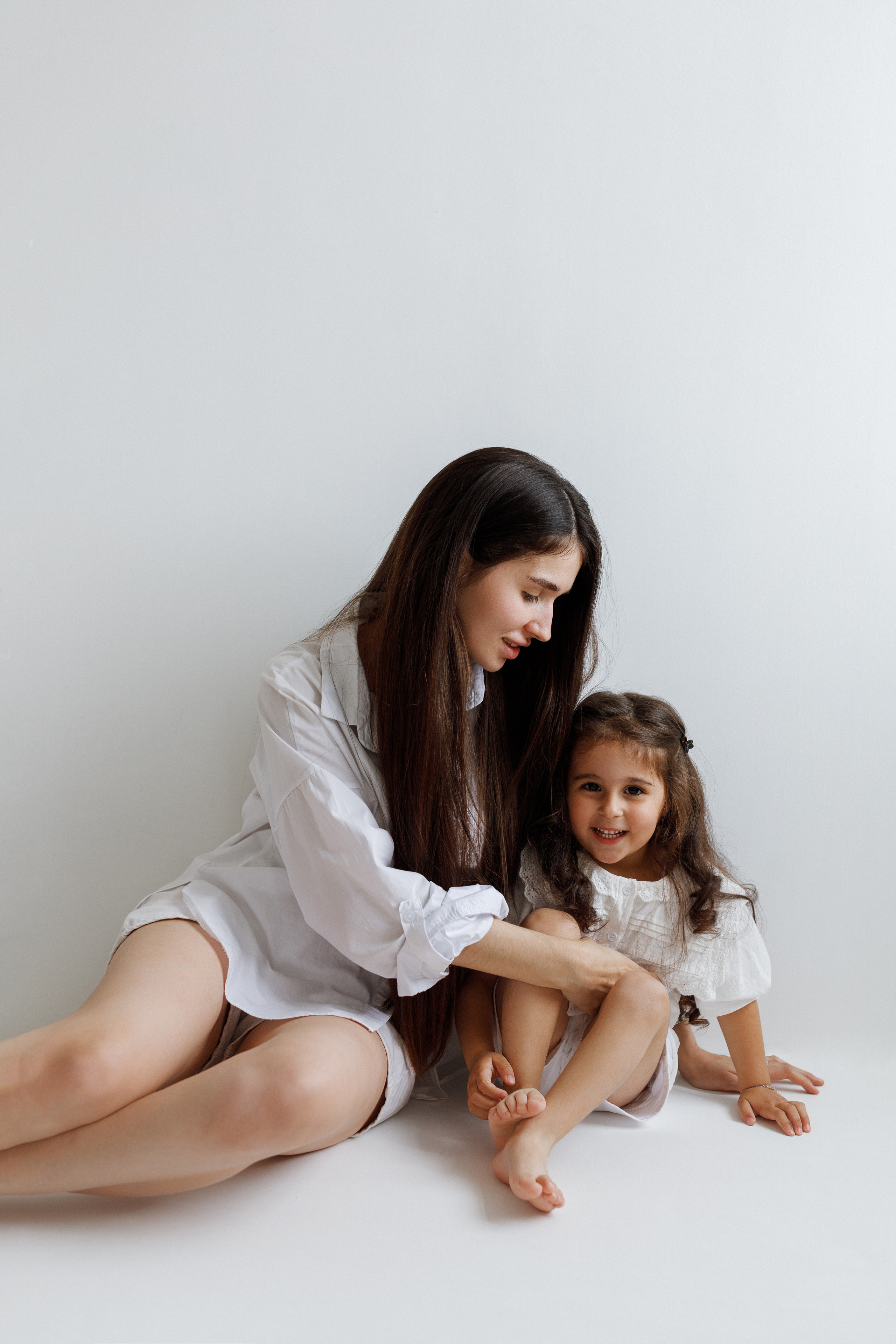 Фотосессия мамы с детьми в белой студии в Хабаровске. Фотограф на годик Хабаровск Детский и семейный фотограф в Хабаровске Юлия Матвиенко