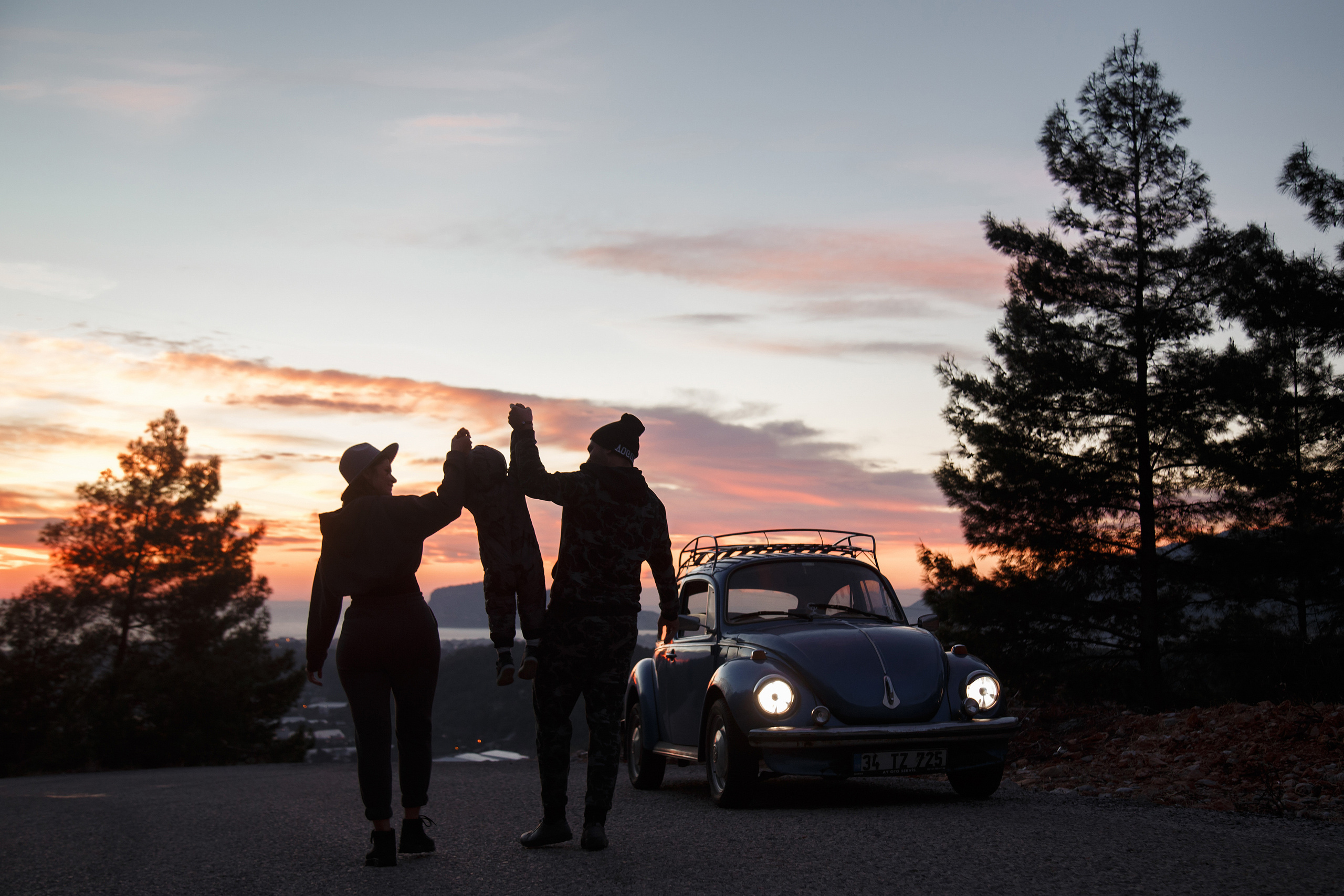 Ярик с Катей и малыш + синий жук. Фотограф Иван Богданов Москва Волгоград Камышин