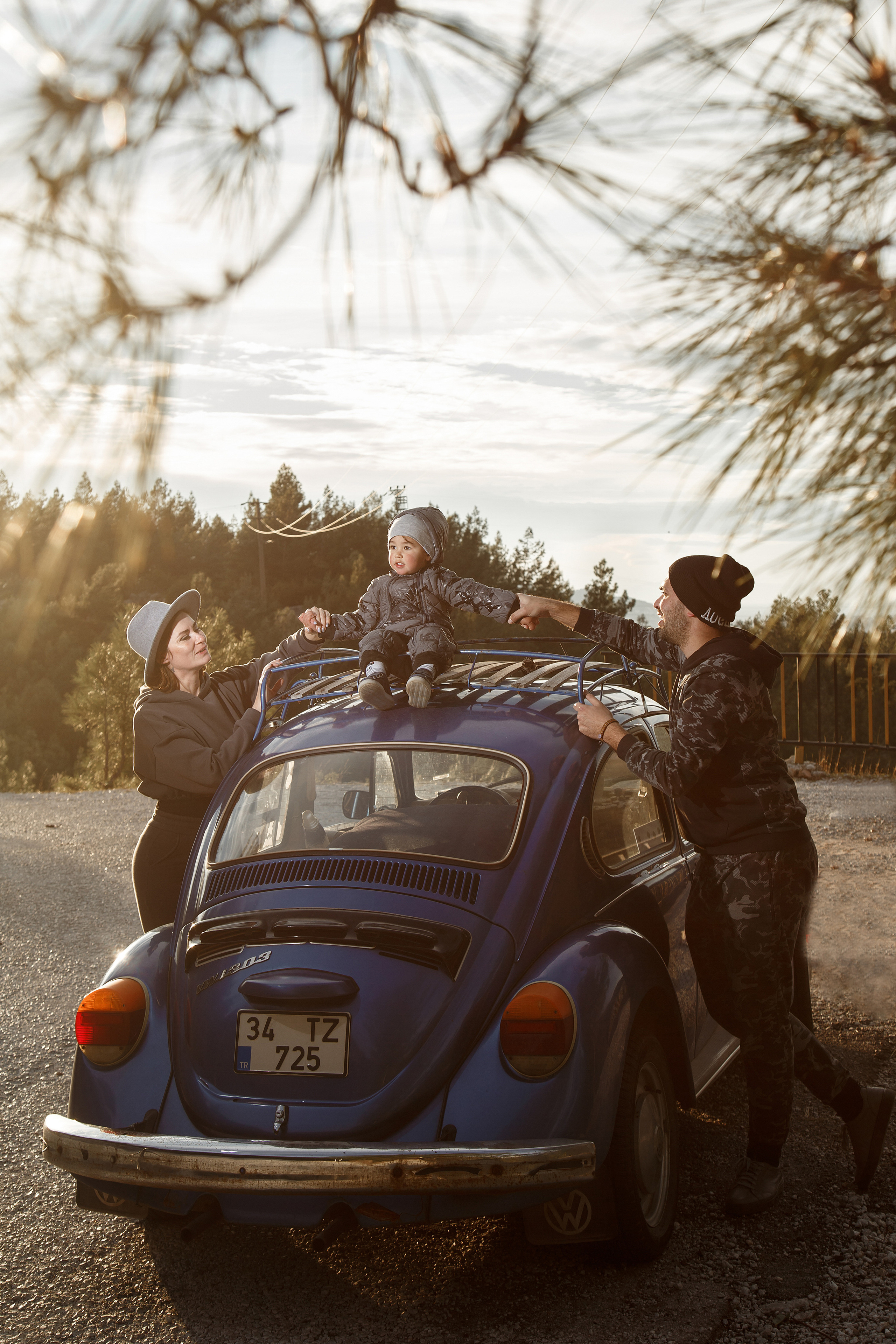 Ярик с Катей и малыш + синий жук. Фотограф Иван Богданов Москва Волгоград Камышин