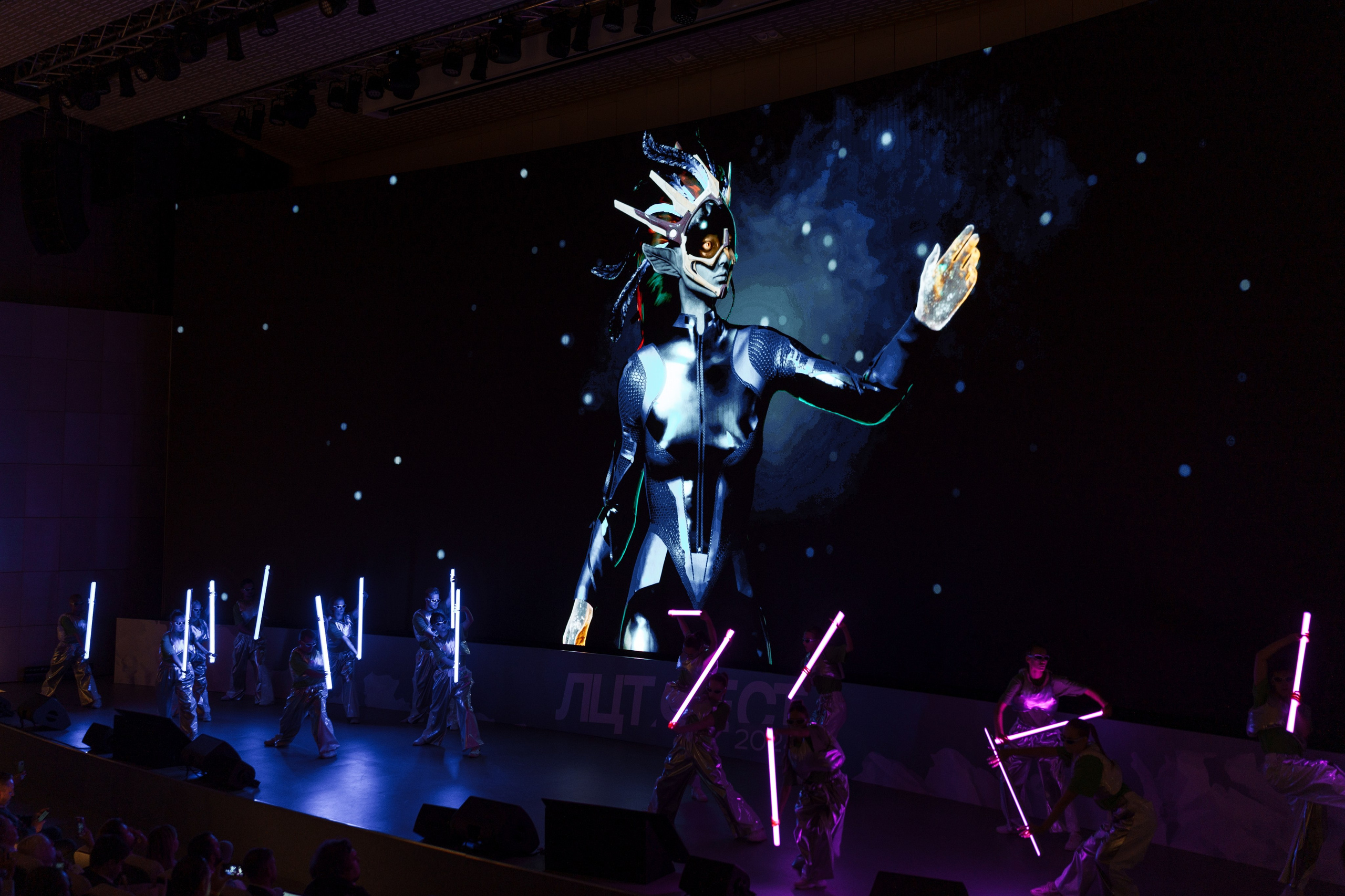 ЛЦТ ФЕСТ 2024 в арт кластере Ломоносов. Свадебные фотосессии в Москве. Фотограф Сергей Ржевский