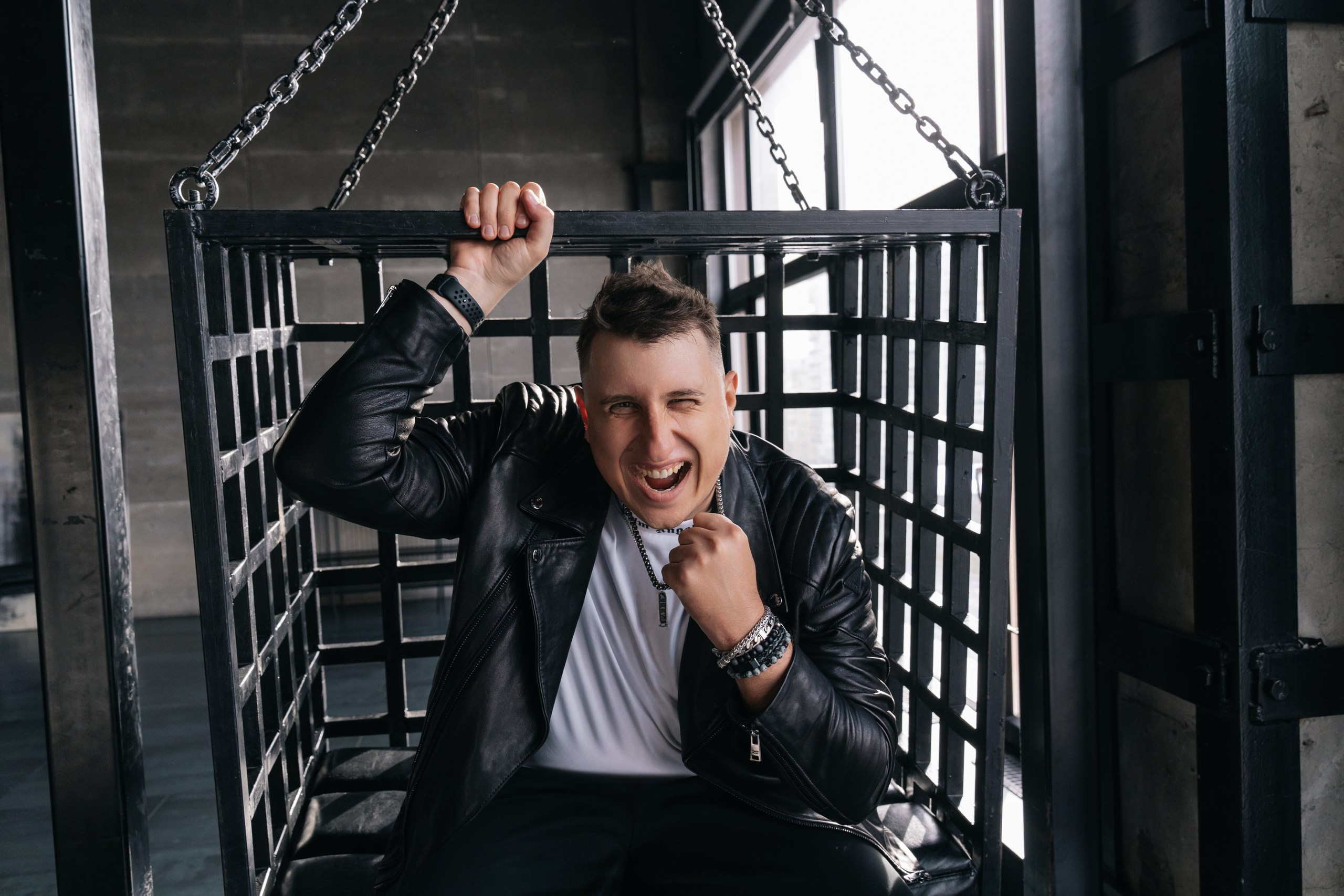 Love Story для молодоженов в фотостудии Cross Studio