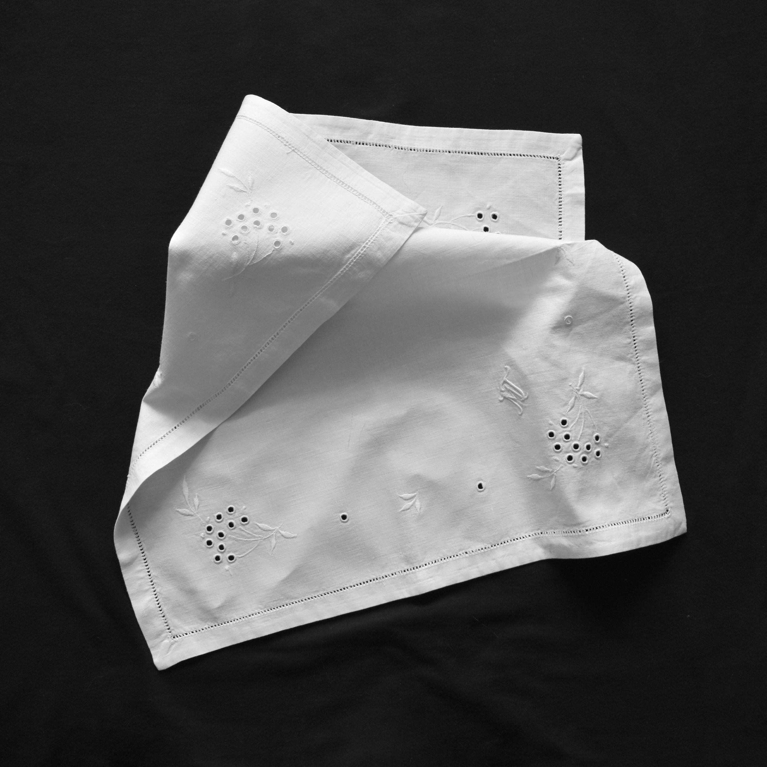 Беспокойство. Микс-медиа художница Надежда Пророкова