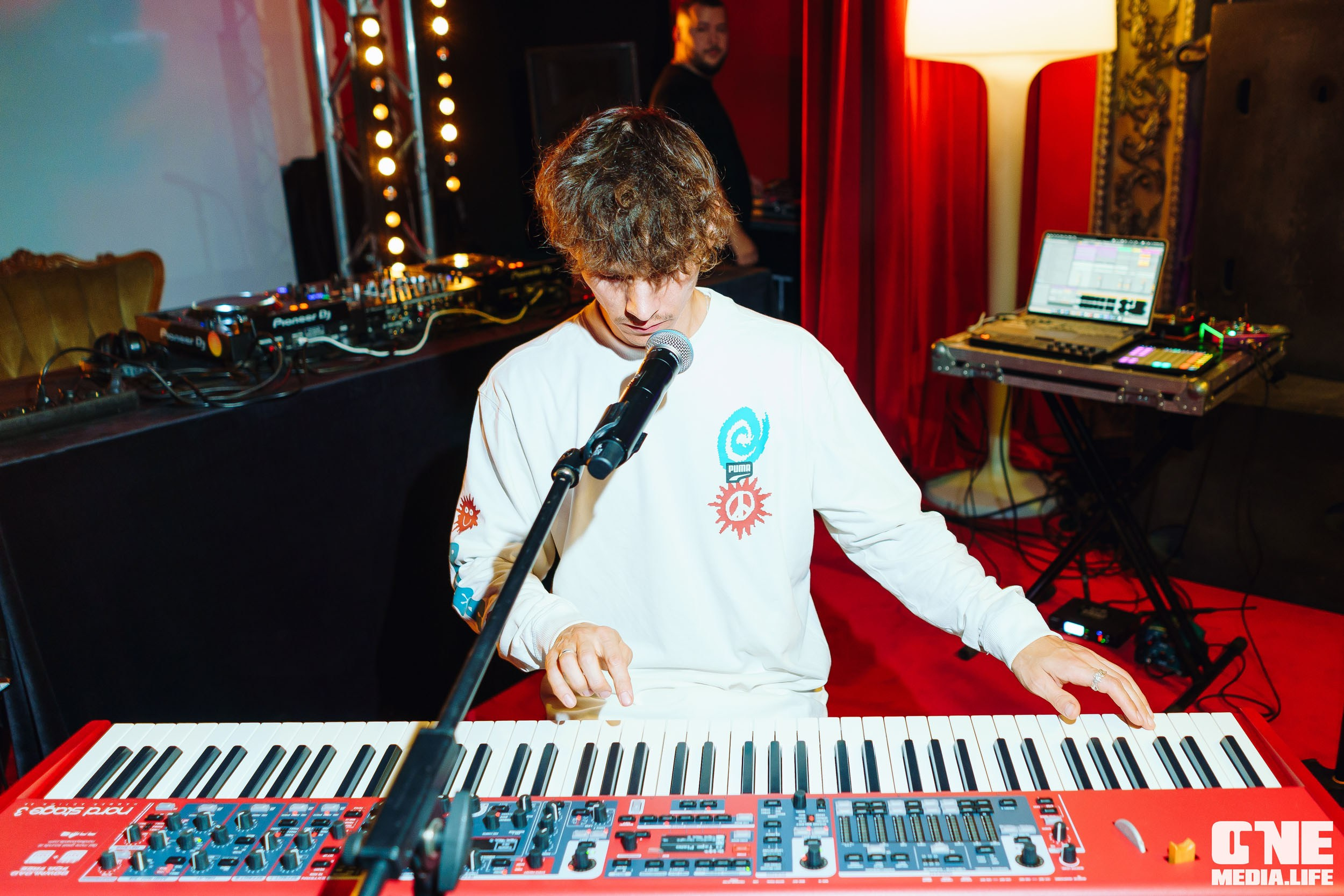 Фоторепортаж из клуба UNIVERSAL. One Media Life: фоторепортажи, фотоотчеты с мероприятий и заведений