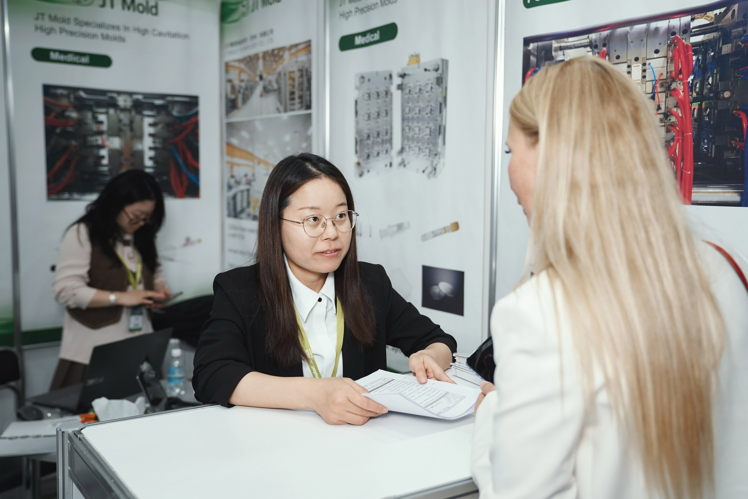 Репортаж с выставки пресс-форм и штампов Rosmould 2025. Фотограф Евгений Опарин