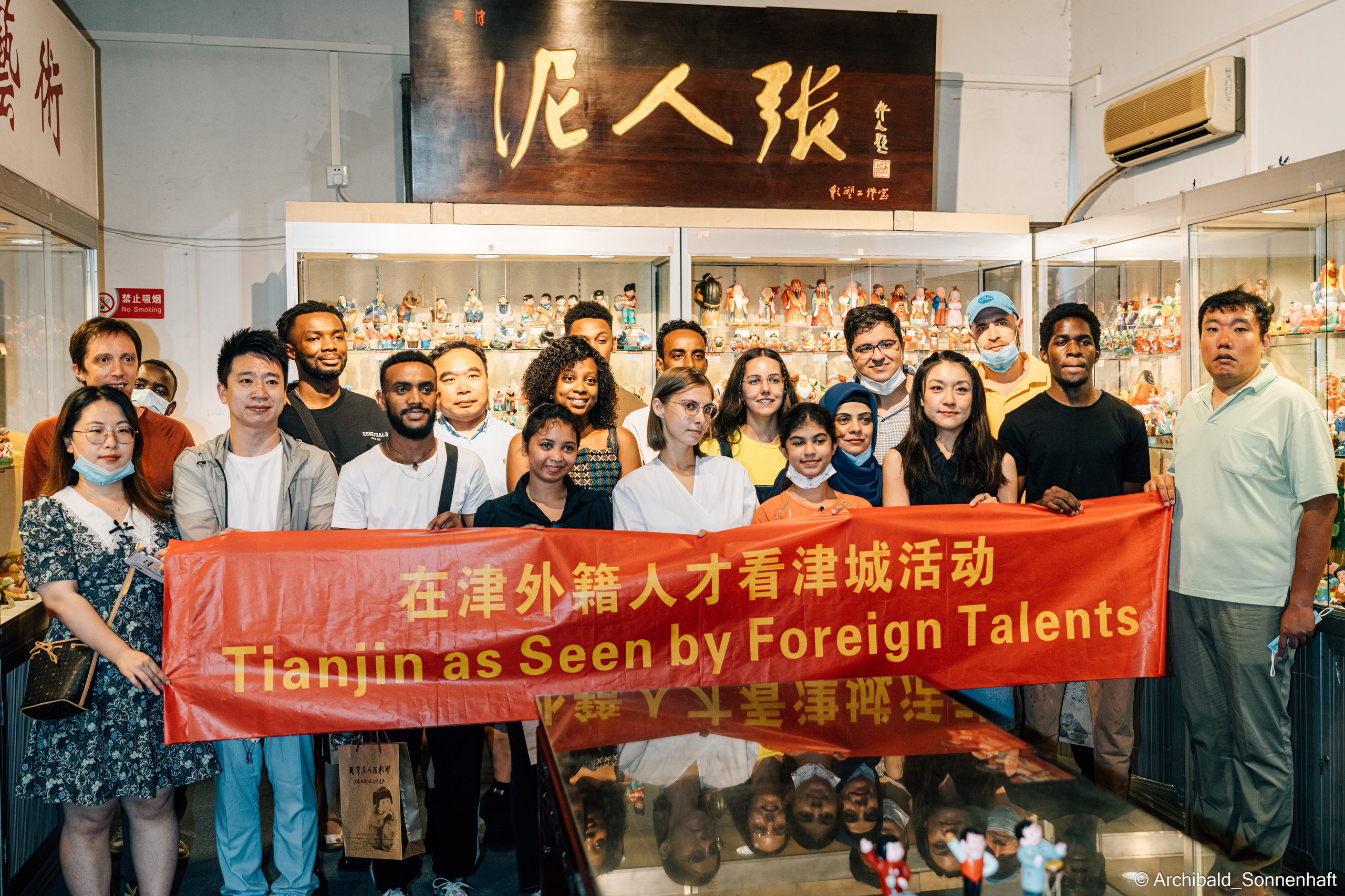 天津泥人张 Tianjin’s Nirenzhang (Tianjin Clay Figure). Photographer in Guangzhou, China. Archibald Sonnenhaft