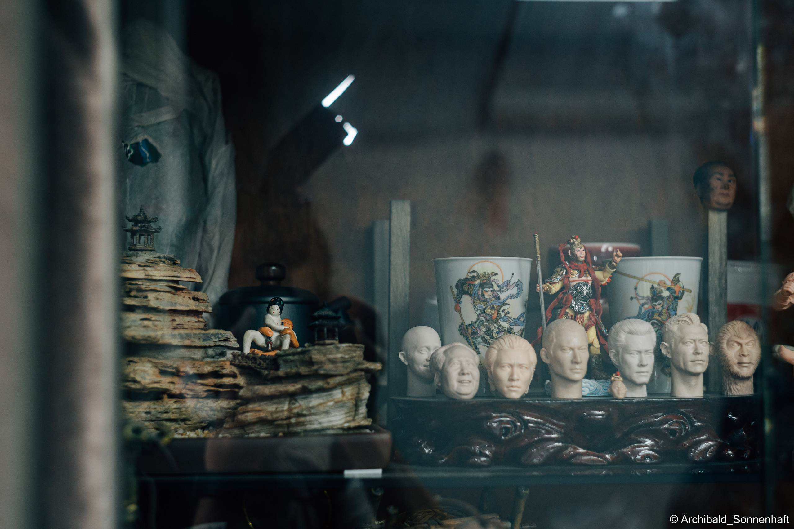 天津泥人张 Tianjin’s Nirenzhang (Tianjin Clay Figure). Photographer in Guangzhou, China. Archibald Sonnenhaft