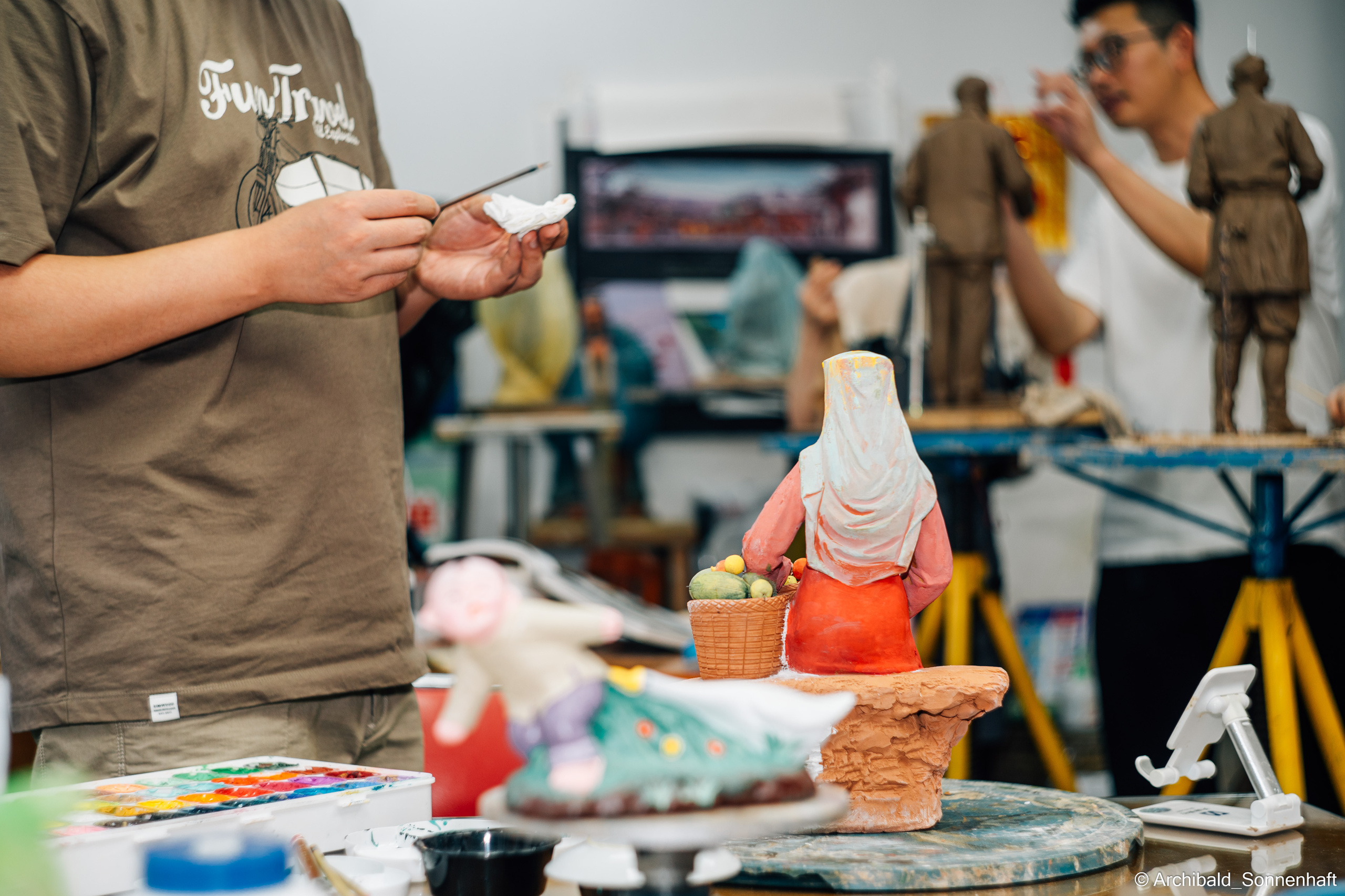 天津泥人张 Tianjin’s Nirenzhang (Tianjin Clay Figure). Photographer in Guangzhou, China. Archibald Sonnenhaft
