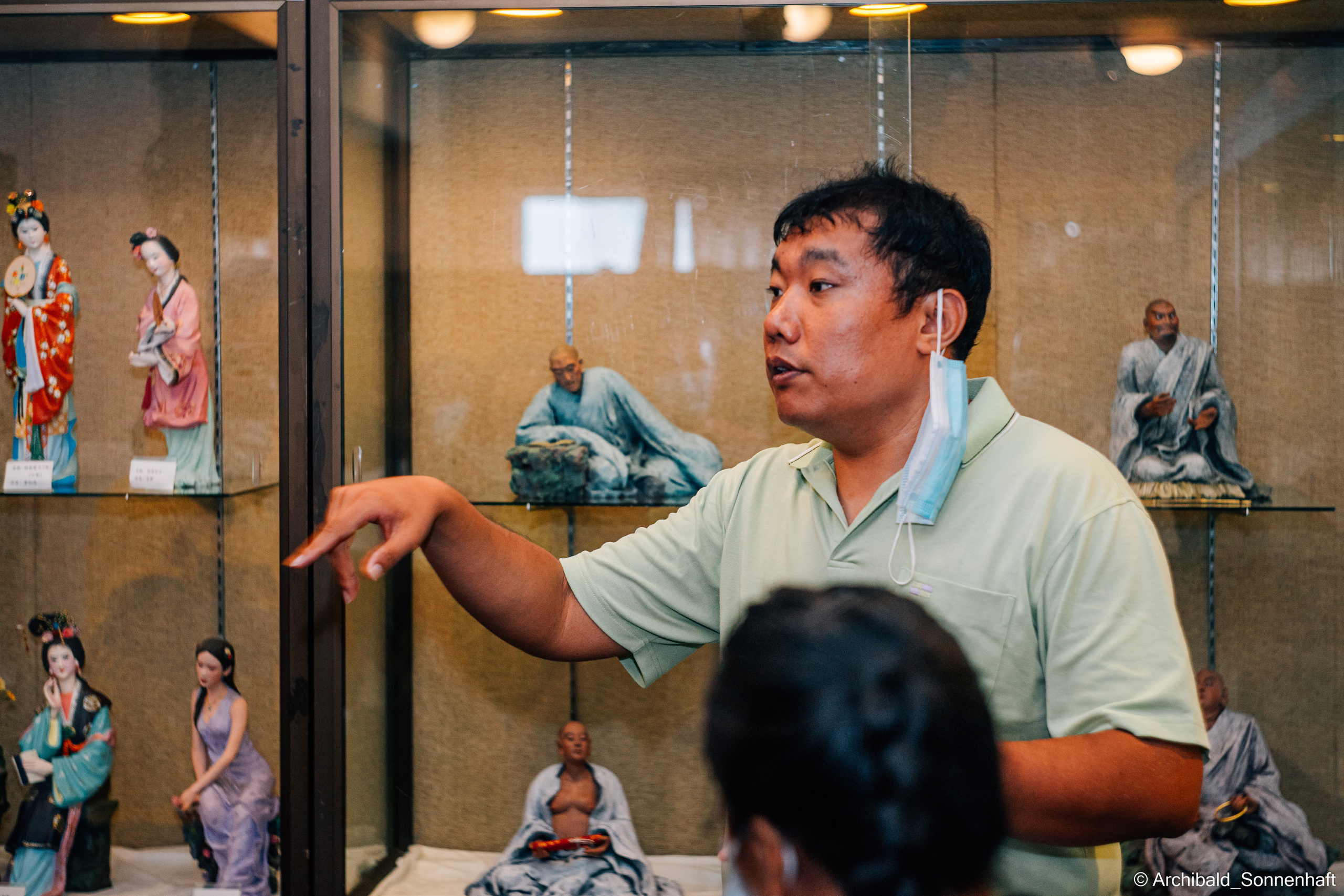 天津泥人张 Tianjin’s Nirenzhang (Tianjin Clay Figure). Photographer in Guangzhou, China. Archibald Sonnenhaft