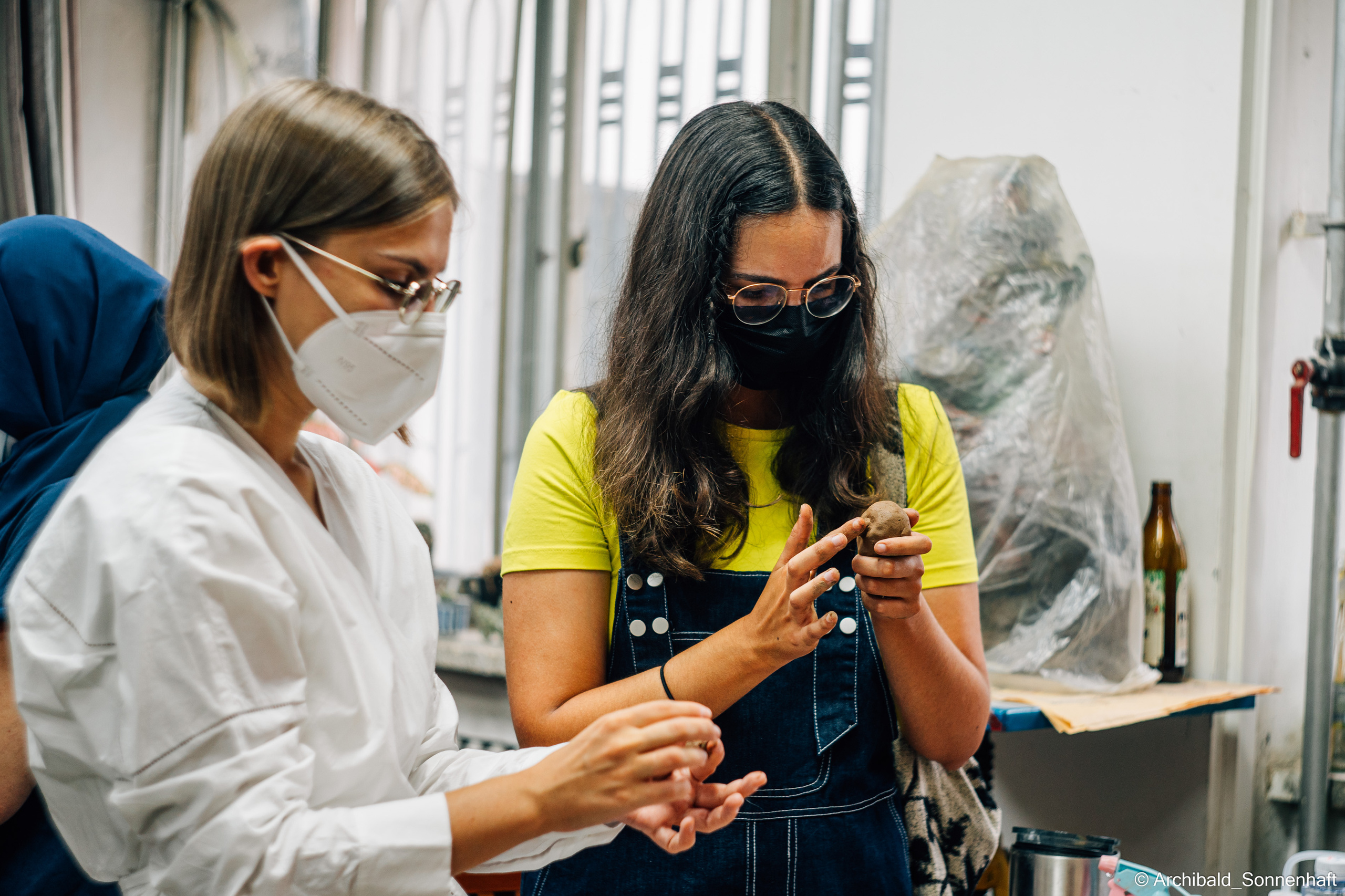 天津泥人张 Tianjin’s Nirenzhang (Tianjin Clay Figure). Photographer in Guangzhou, China. Archibald Sonnenhaft