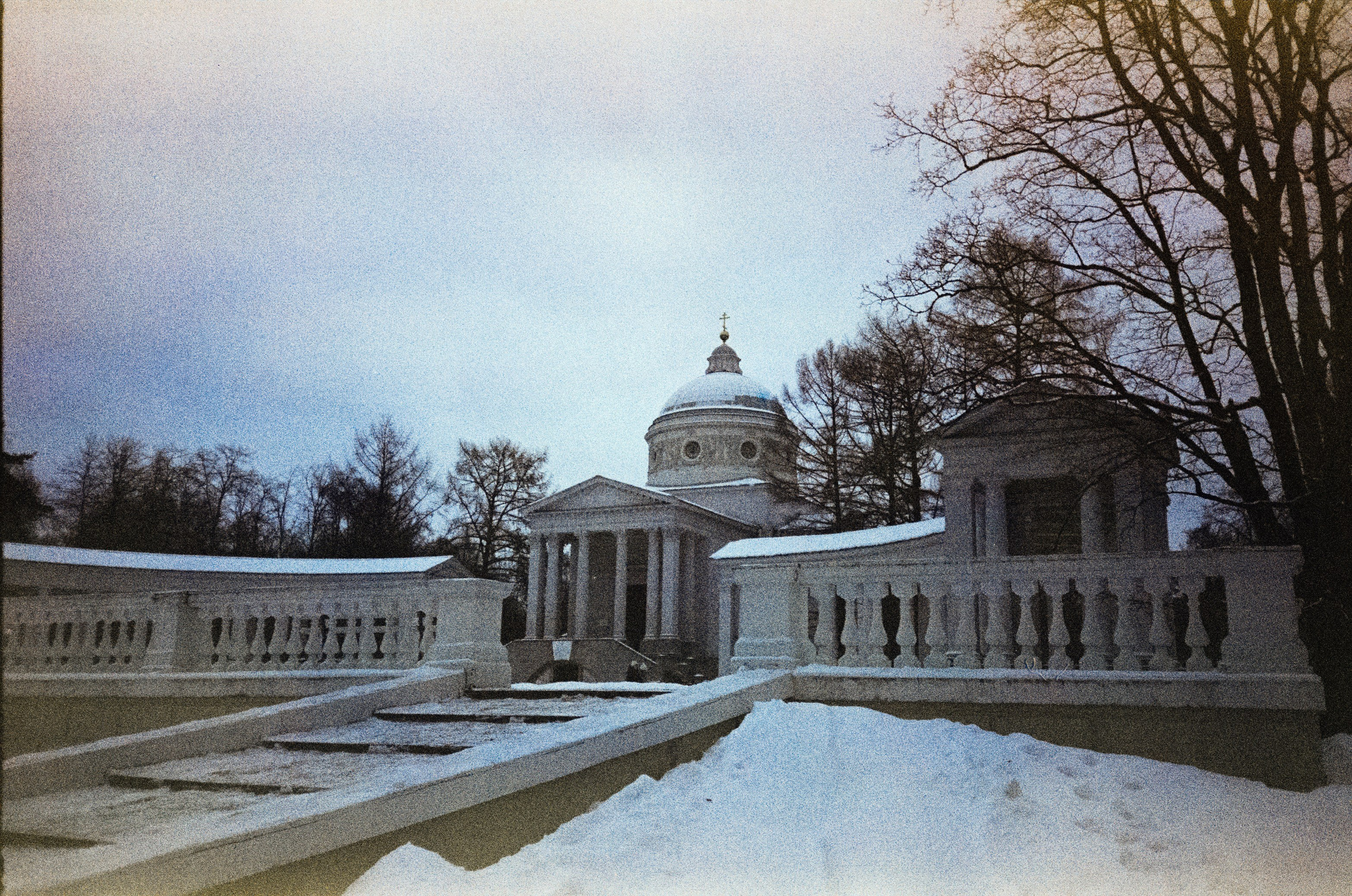 Fujicolor Superia 200 (просрочка) / Cosina CX-1 / 6 января 2025 года Усадьба Архангельское