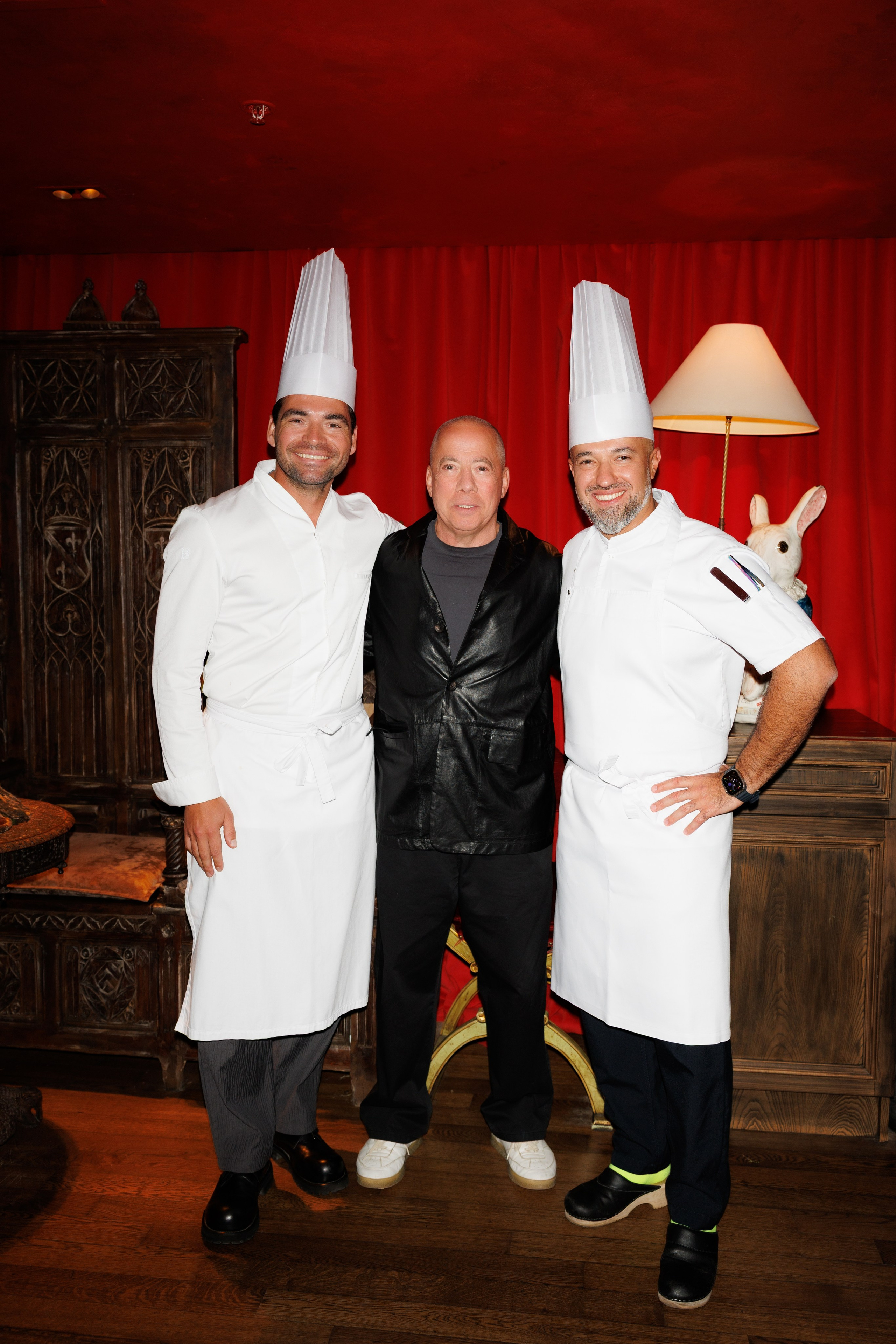 Анатолий Казаков, Аркадий Новиков и Владимир Мухин на Дне Рождения ресторана «White Rabbit» Белый Кролик
