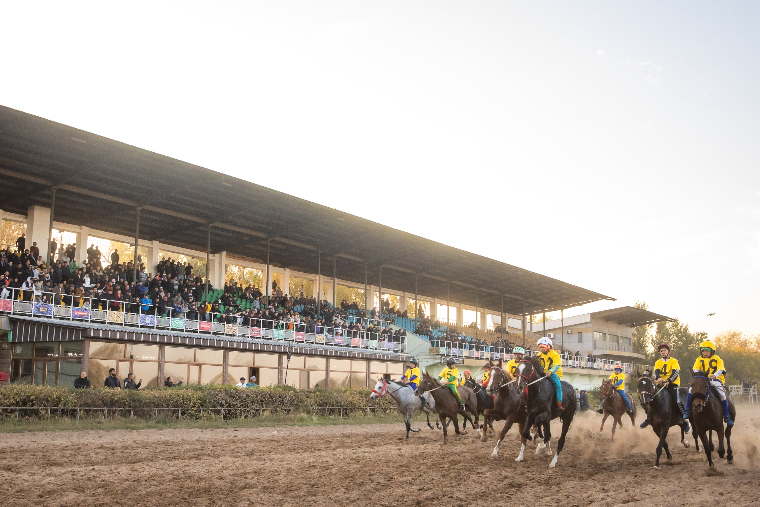 Фоторепортаж Финал Казахстана по байге в Алматы — скорость, пыль и полный драйв. Коммерческий и репортажный фотограф в Алматы — Jora Abramov