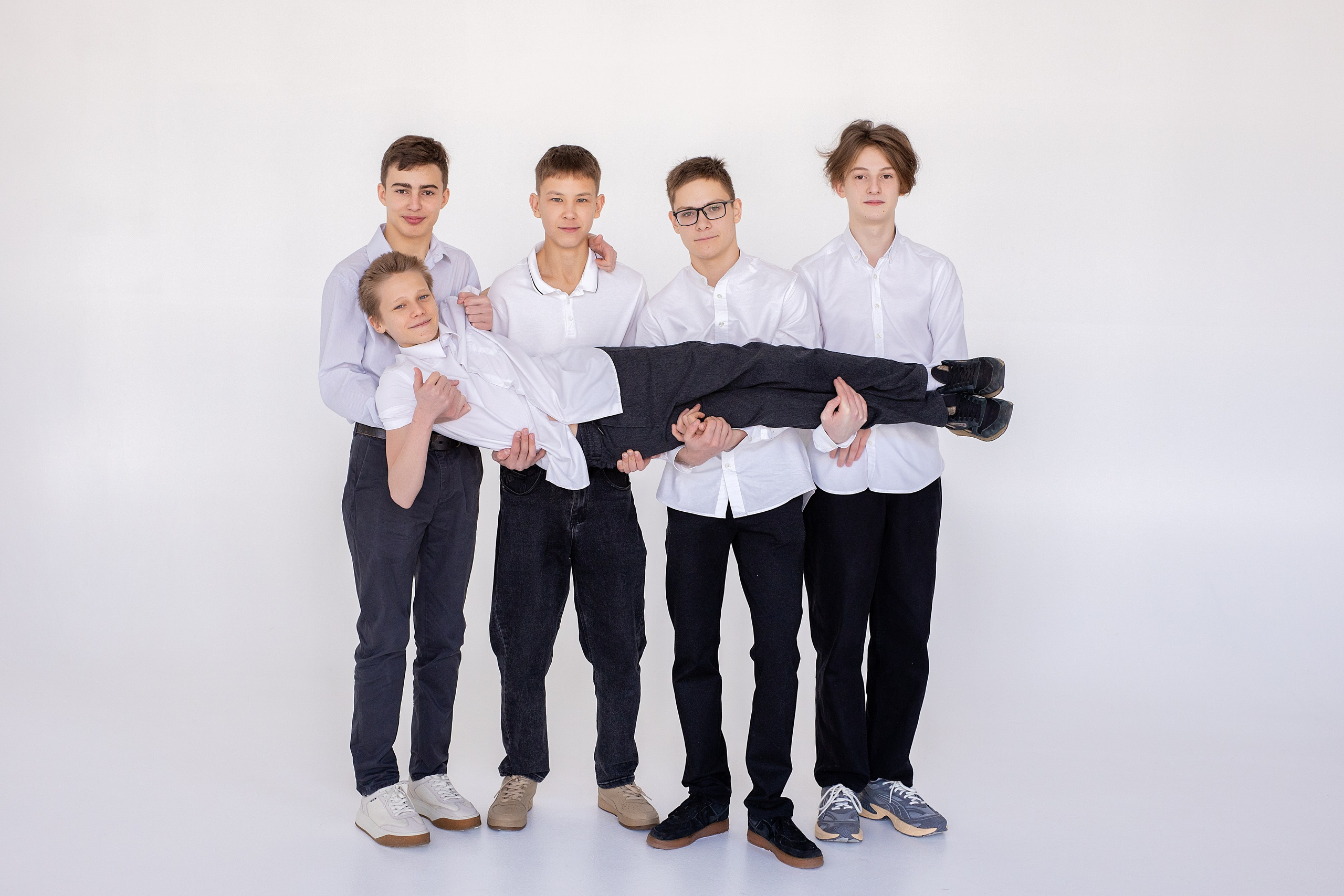 67 школа, 9б класс. Стильный выпускной альбом Владивосток фотограф Вероника Мигачева