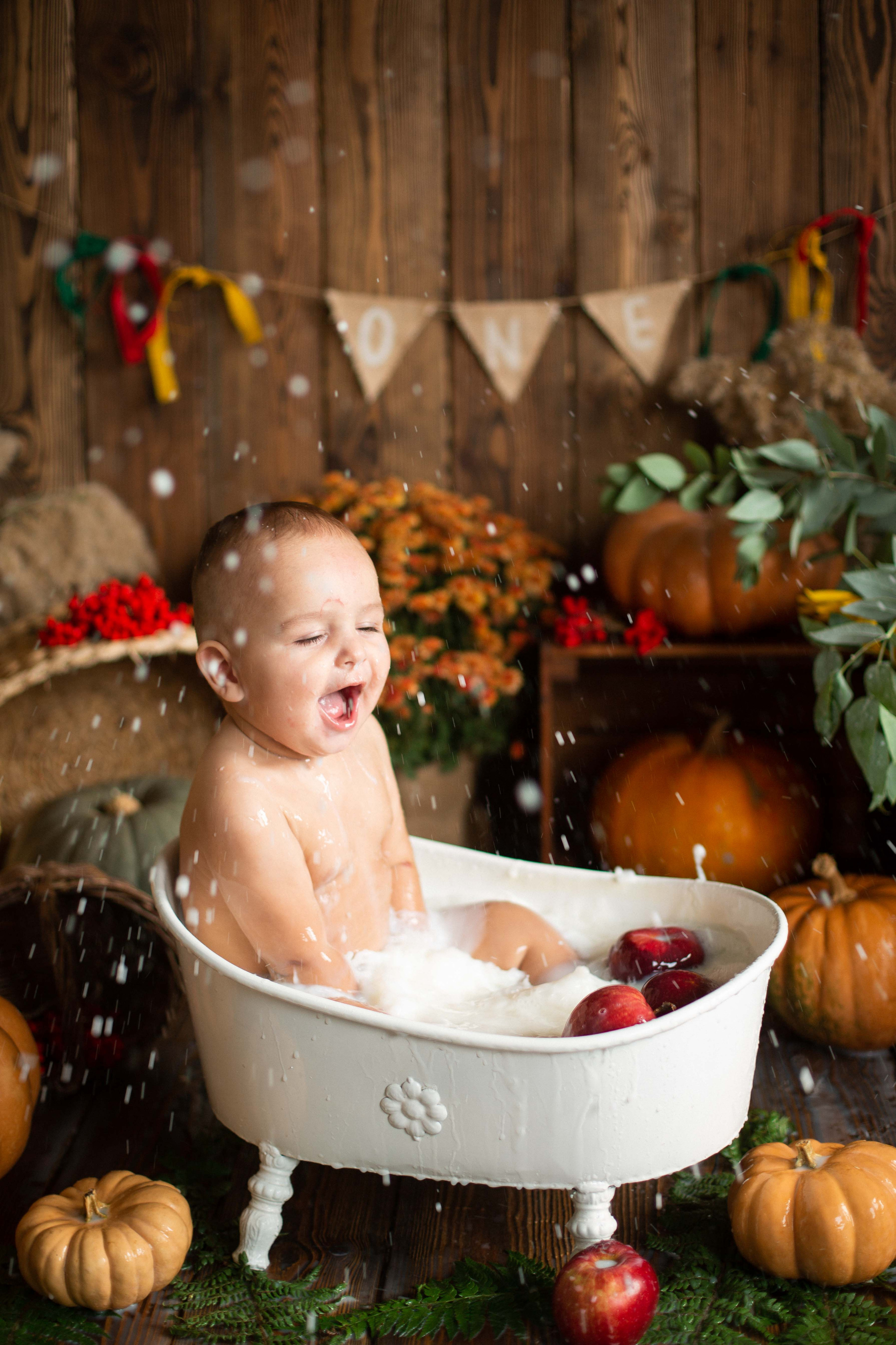 Фотопроект в ванне с молоком и цветами. Семейный и детский фотограф в Сочи Наталья Вербицкая