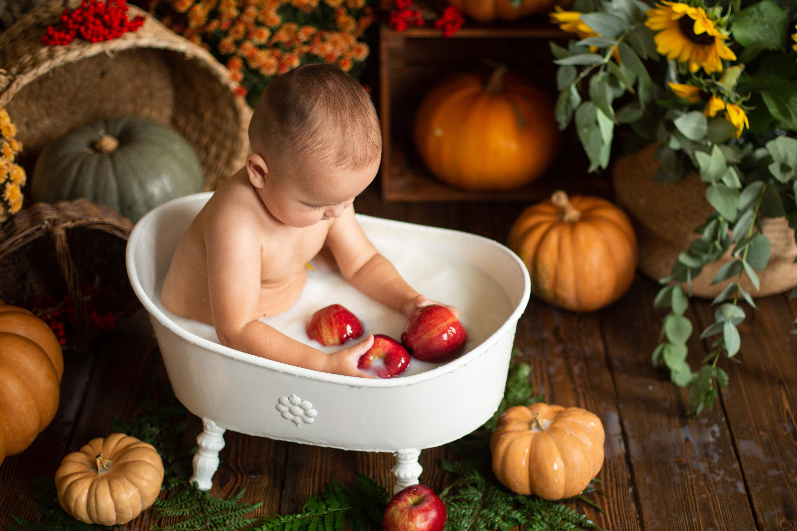 Фотопроект в ванне с молоком и цветами. Семейный и детский фотограф в Сочи Наталья Вербицкая