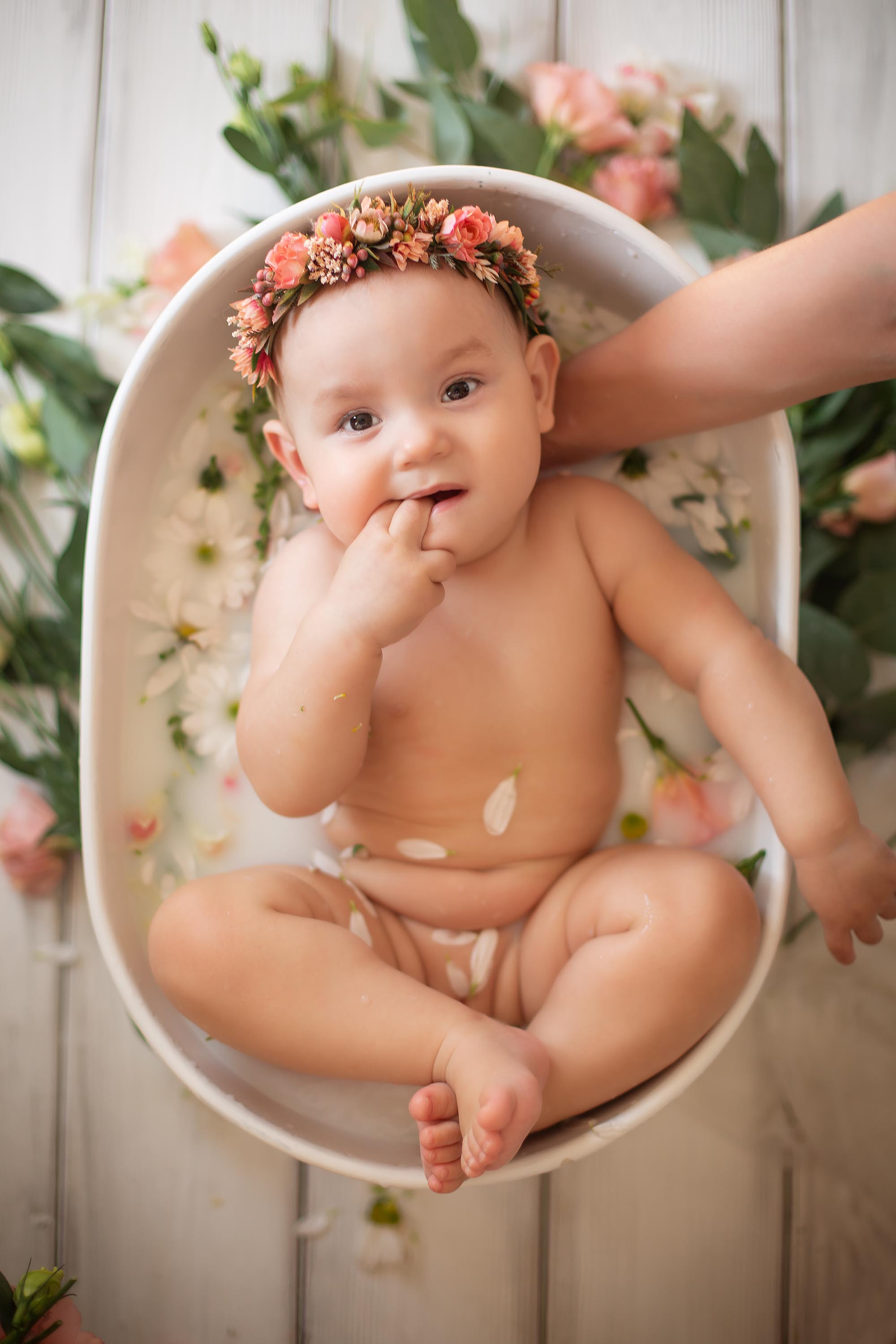 Фотопроект в ванне с молоком и цветами. Семейный и детский фотограф в Сочи Наталья Вербицкая