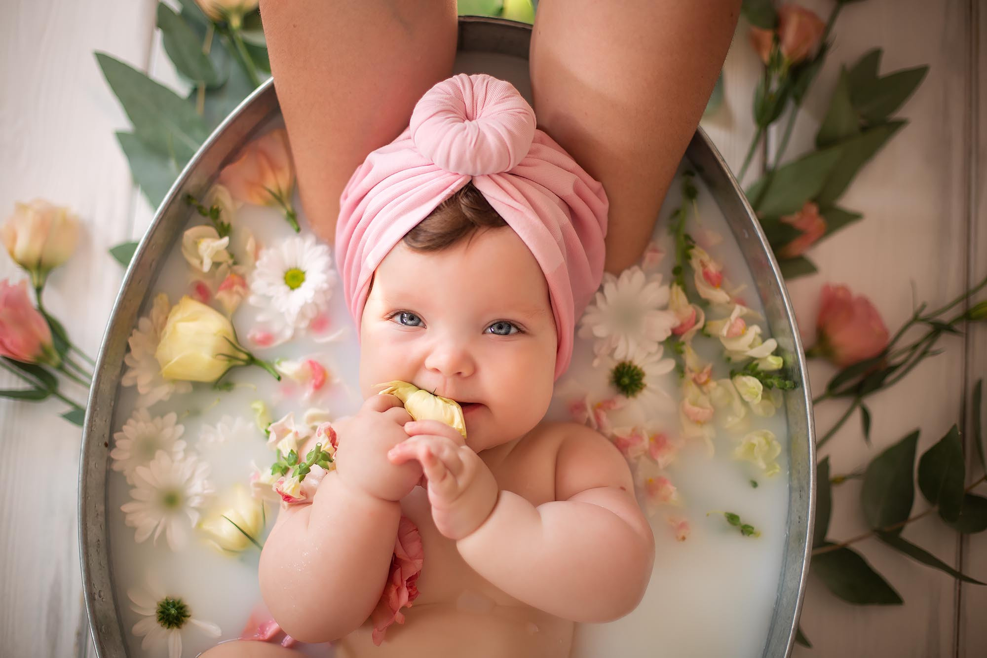 Фотопроект в ванне с молоком и цветами. Семейный и детский фотограф в Сочи Наталья Вербицкая