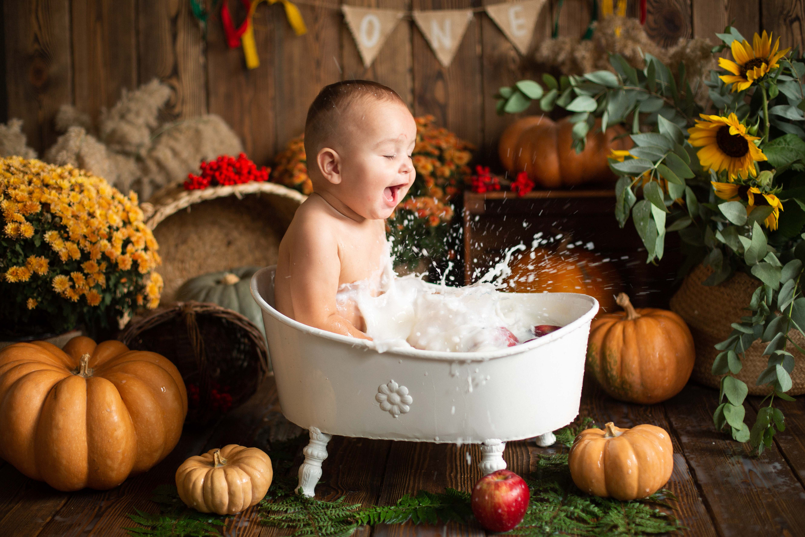 Фотопроект в ванне с молоком и цветами. Семейный и детский фотограф в Сочи Наталья Вербицкая