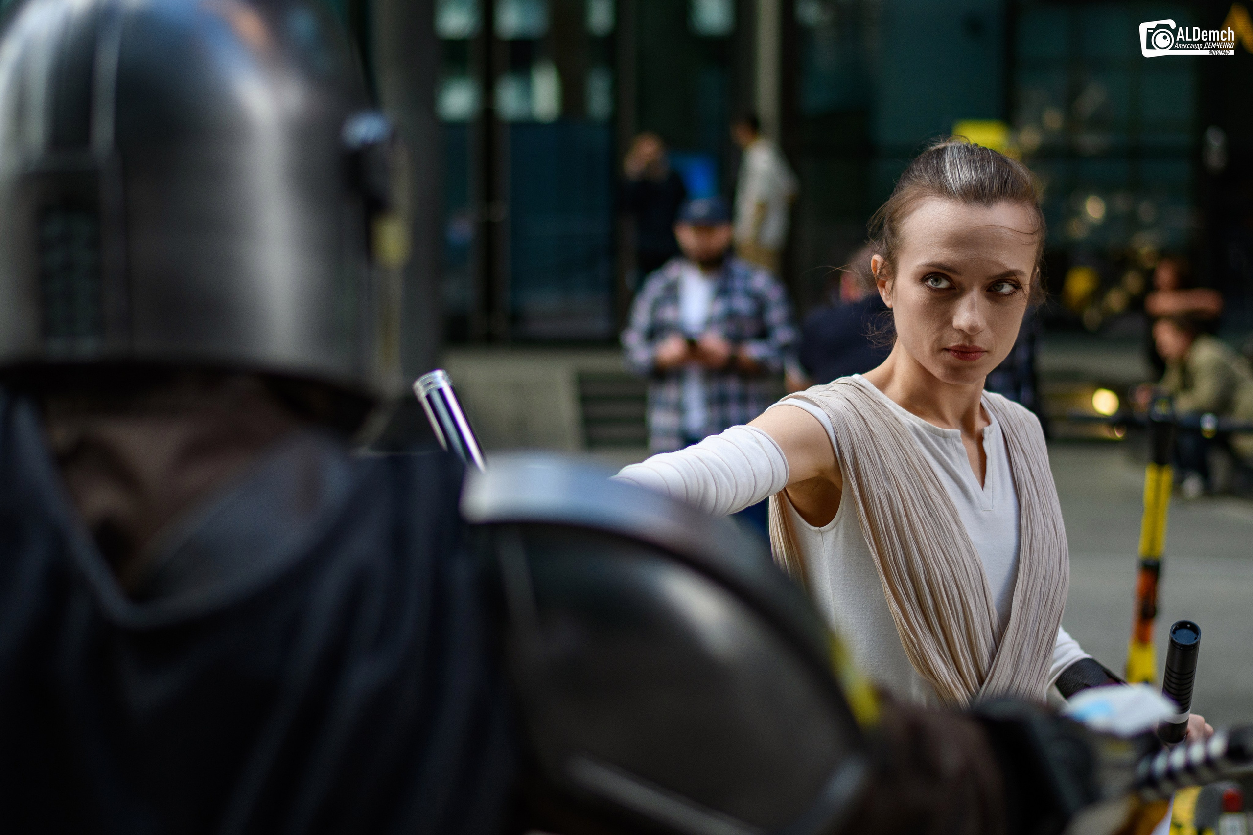 Рей против Мандалорца по звёздным войнам косплей фотосессия