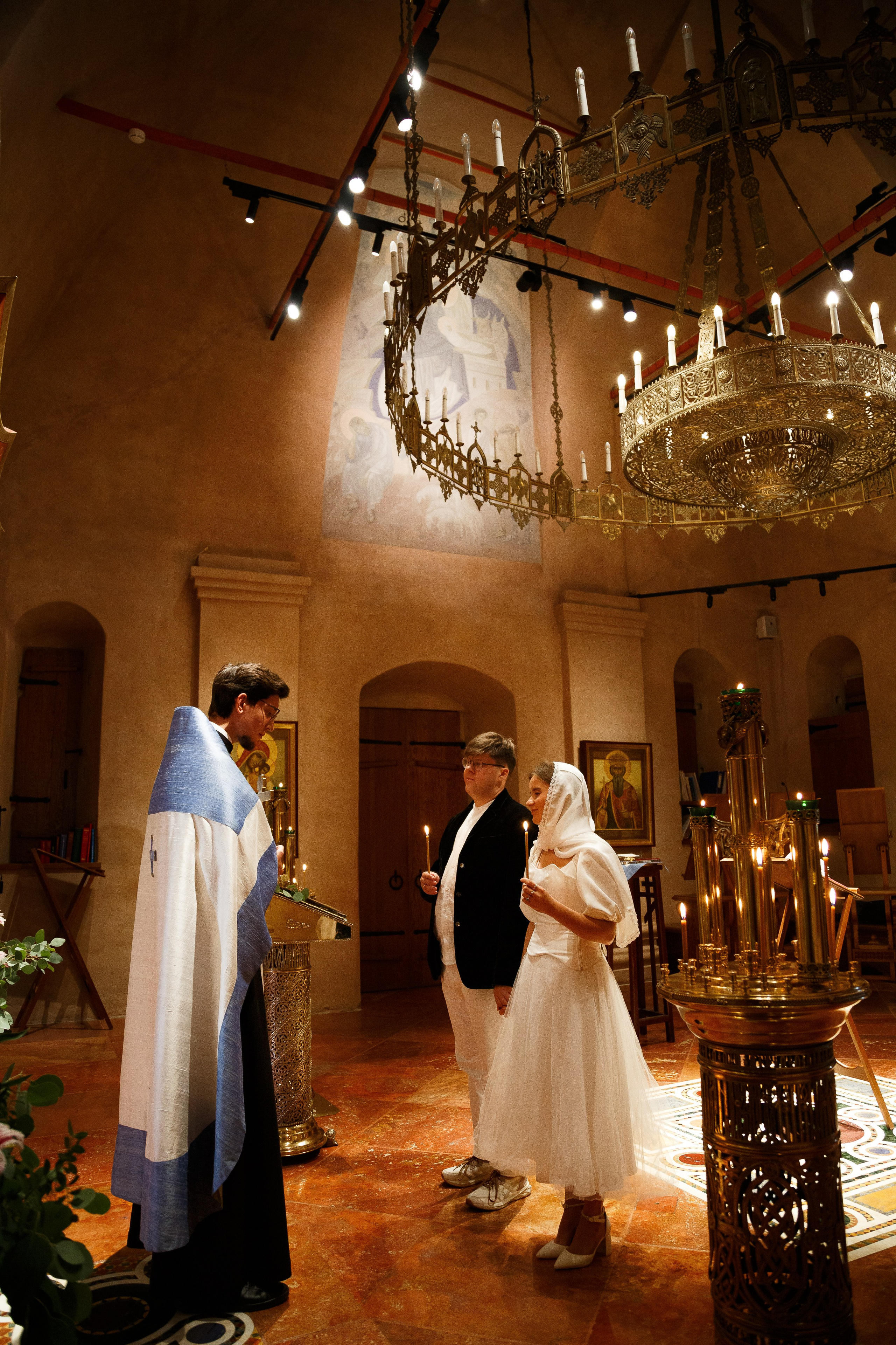 Фотосъемка Венчания в храме Антипы Пергамского на Колымажном дворе. Фотограф Арсений Юревич.