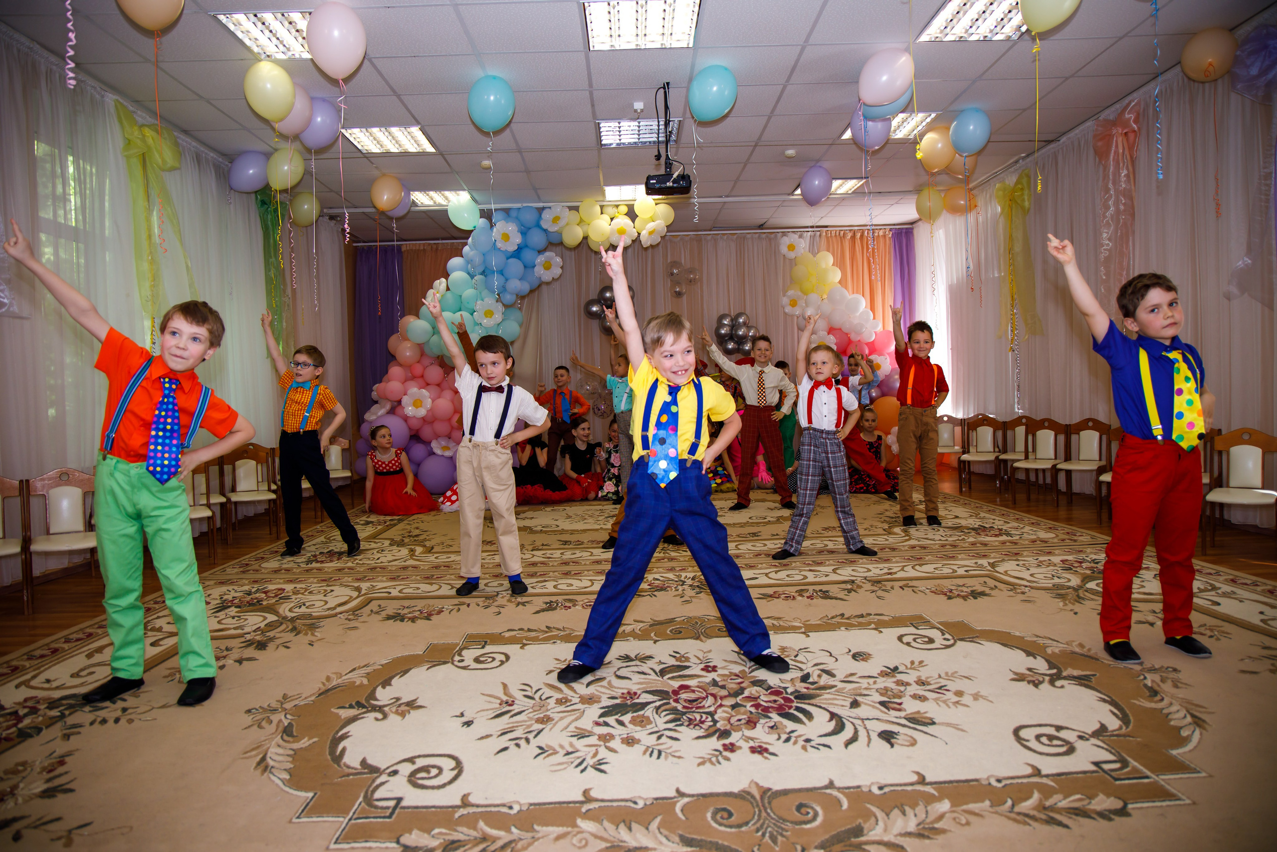 ВЫПУСКНОЙ ДЕТСКИЙ САД группа НАСЛЕДНИКИ. Профессиональная фото и видеосъемка. Москва