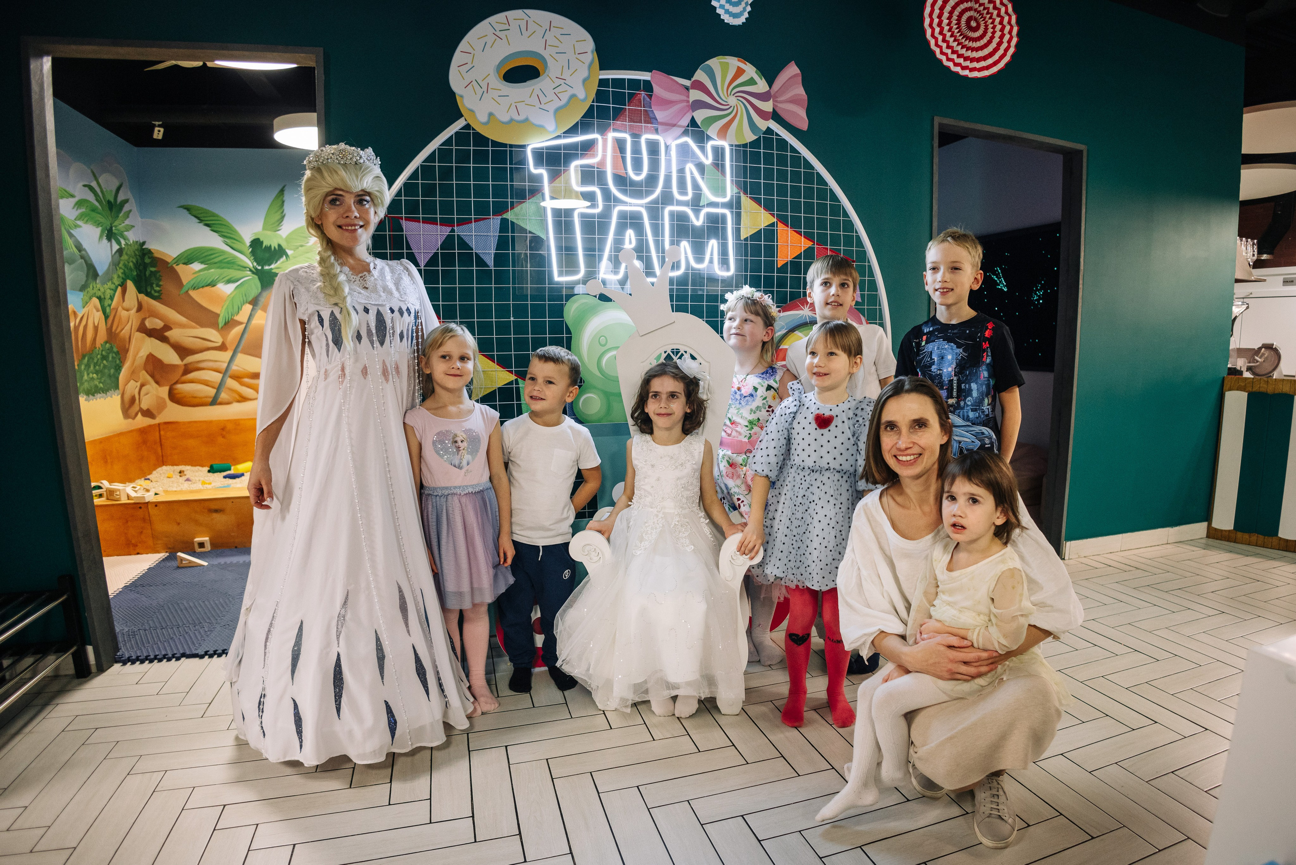 День рождения девочки Марии в детском развлекательном центре. Фотограф — Евгений Свистков