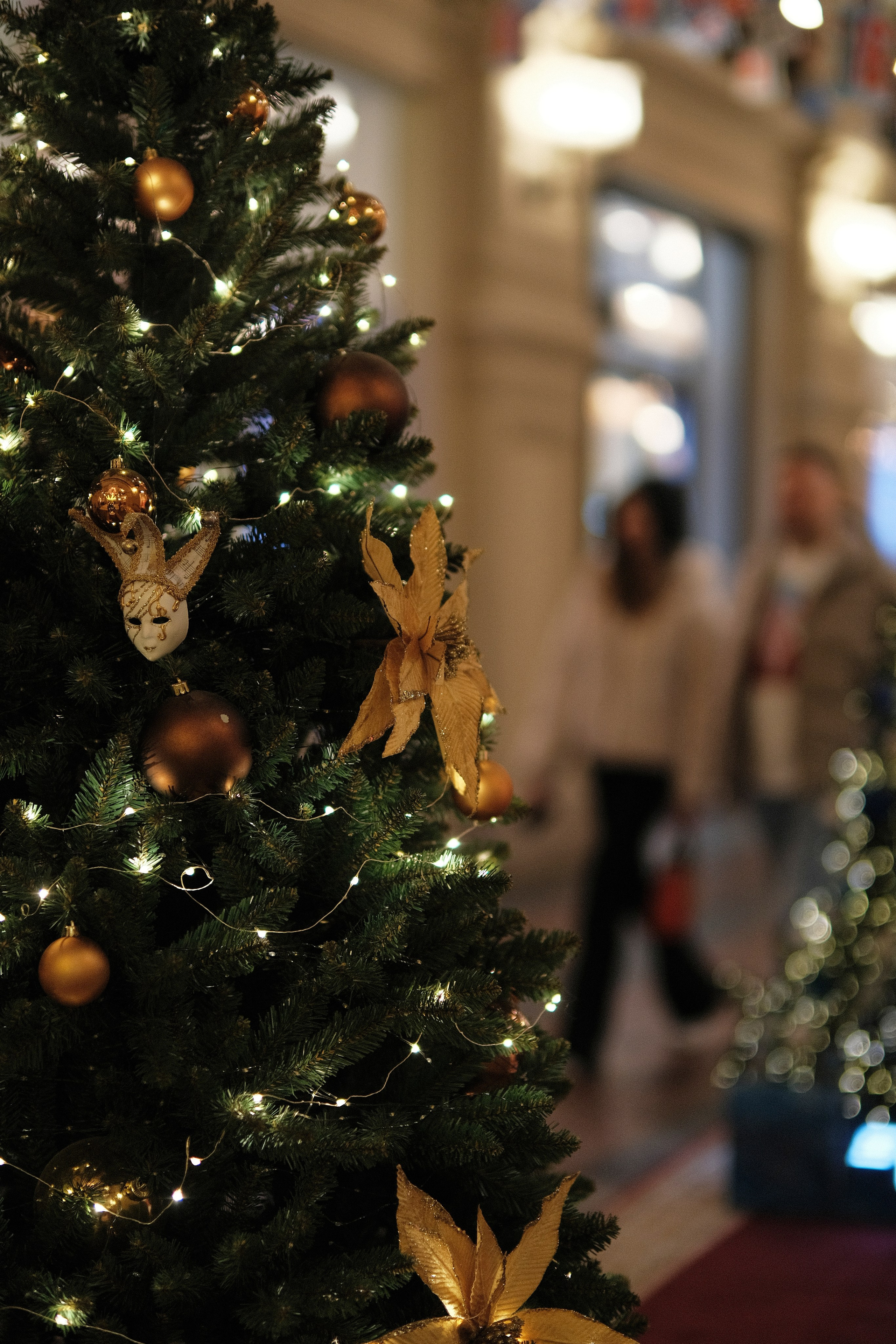 Главная ёлка в ГУМе, новогодняя Москва, праздничное оформление и вечерняя атмосфера торговой галереи