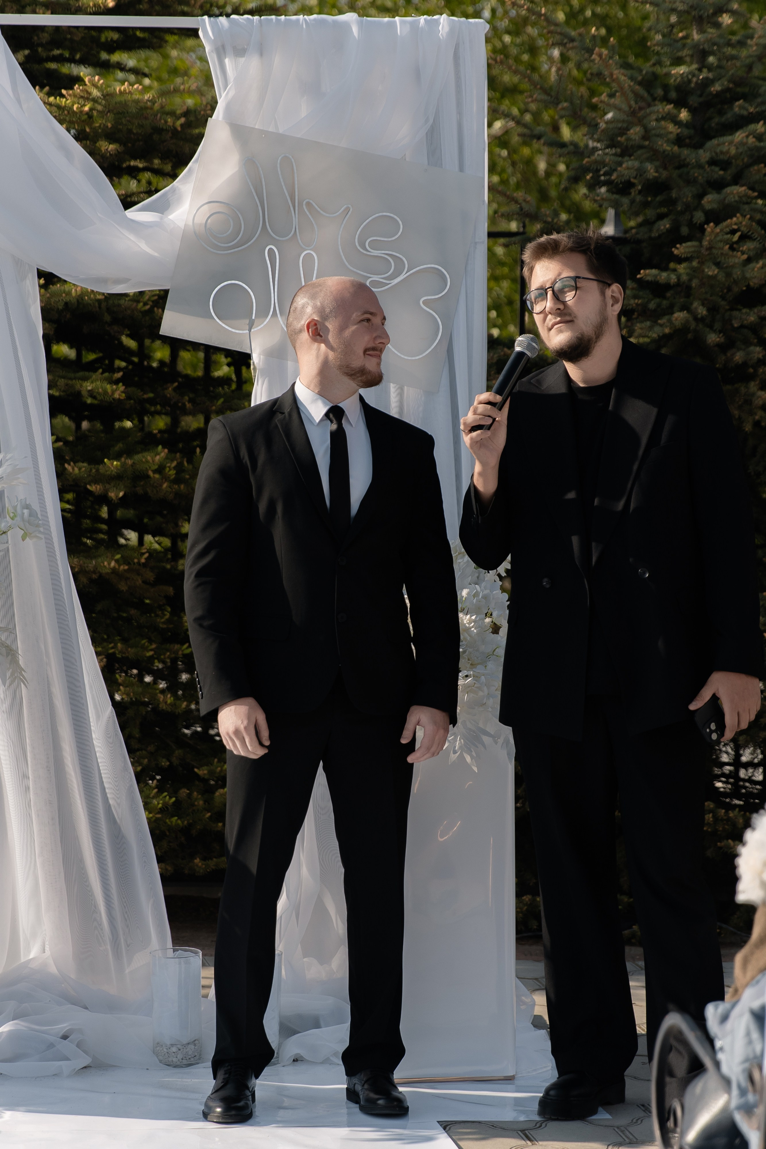 Я создаю профессиональные фотографии, которые сохраняют эмоции, детали и атмосферу вашего праздника. Свадебный фотограф во Владивостоке