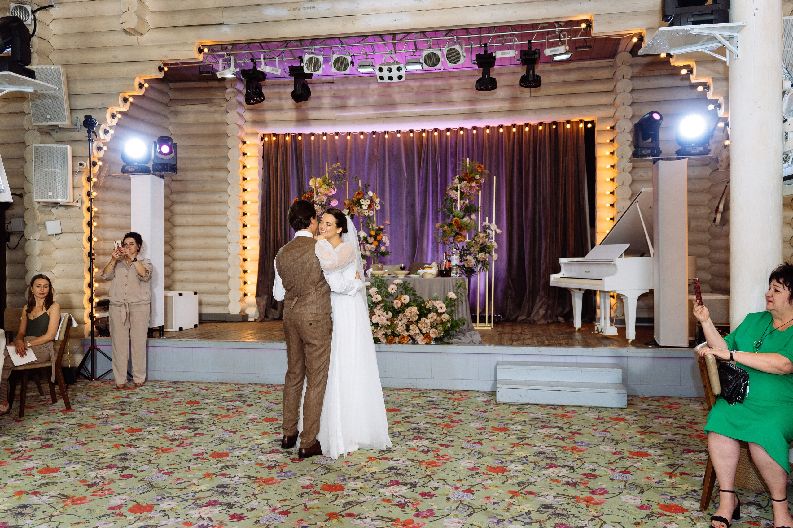 Свадьба Олега и Виктории в клубе «Ближняя дача»