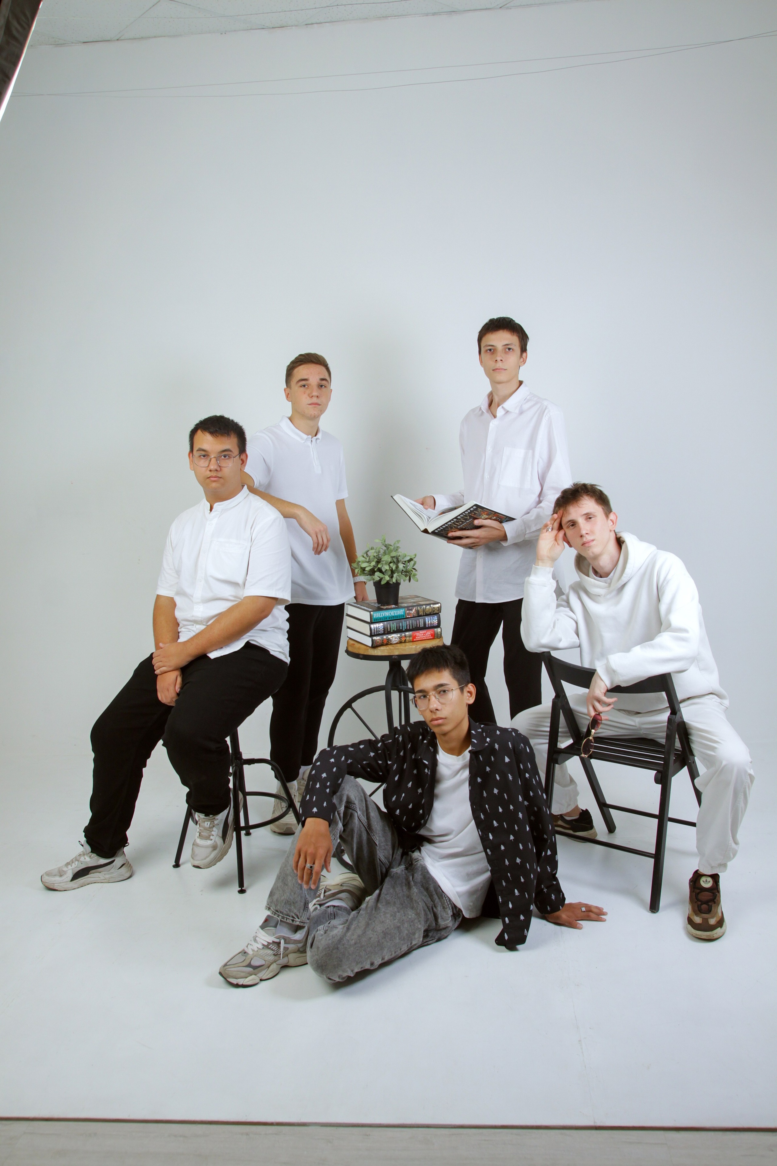 Съемка старшеклассников в студии «СОВА» г. Таганрог. Выпускные альбомы в Таганроге и Ростовской Области