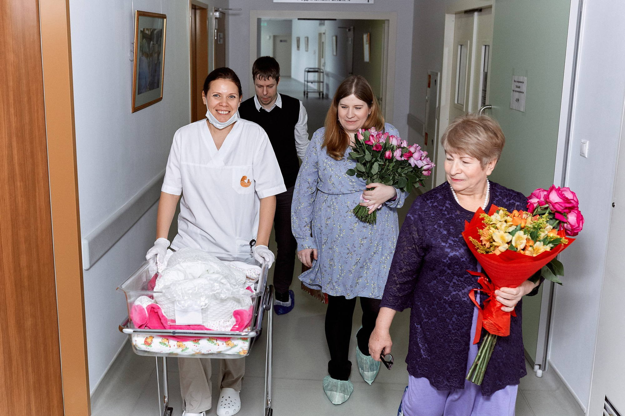 Фотограф на выписку в Москве, заказать услуги фотосъёмки — Цены и стоимость услуг профессионального фотографа для фотосессии выписки