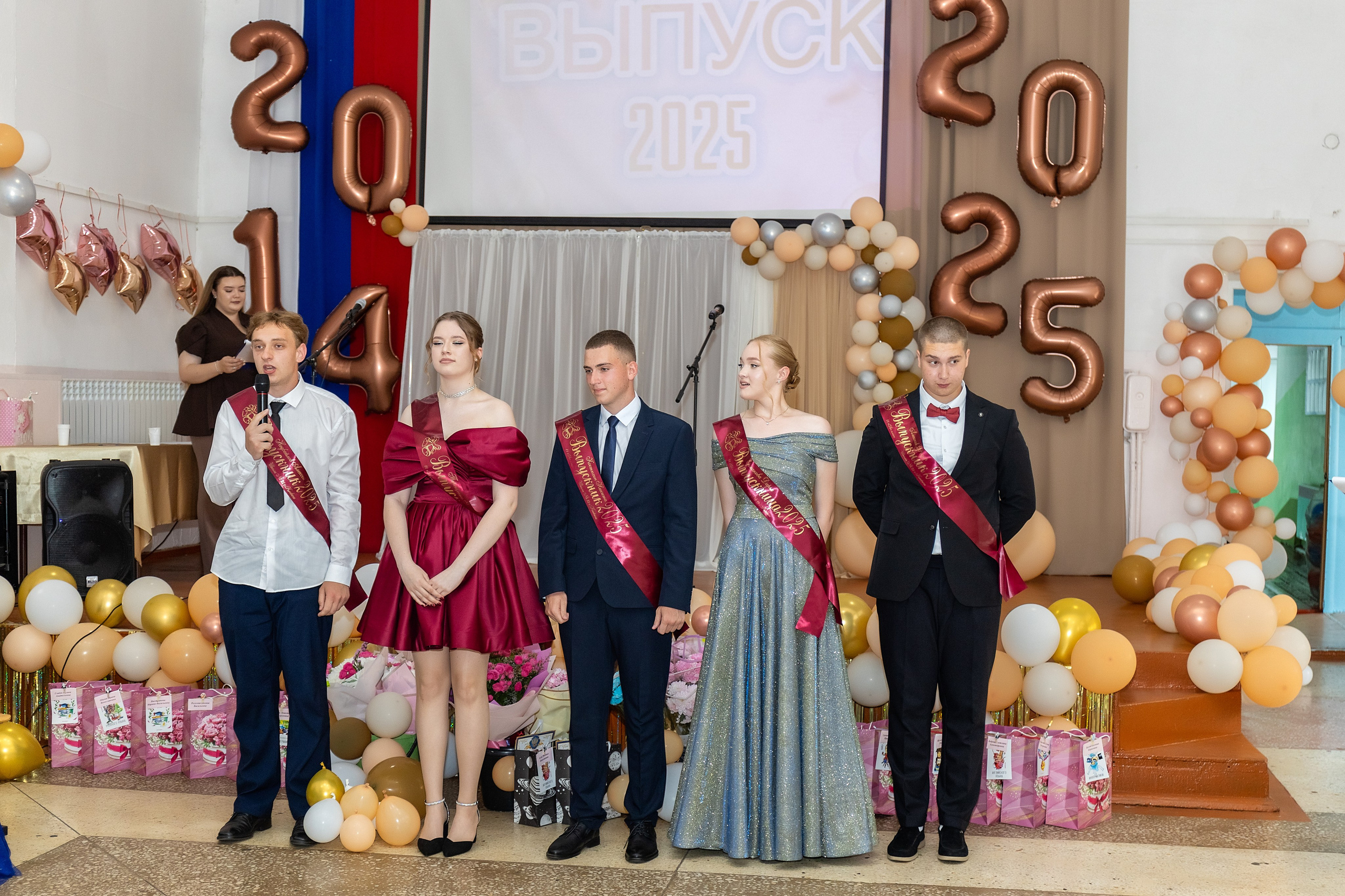 Выпускной. Школа 22, 11 класс. Стильный выпускной альбом Владивосток фотограф Вероника Мигачева