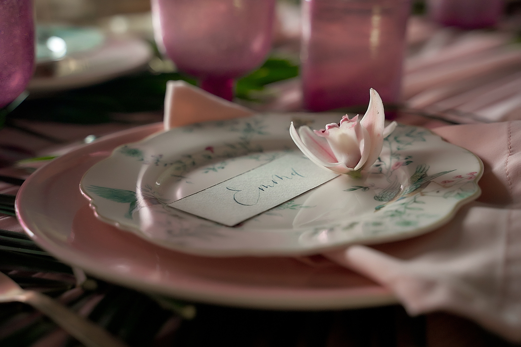 украшение свадебного стола. Утро жениха и невесты. Свадебный фотограф Сергей Гаварос. Москва +792566963199