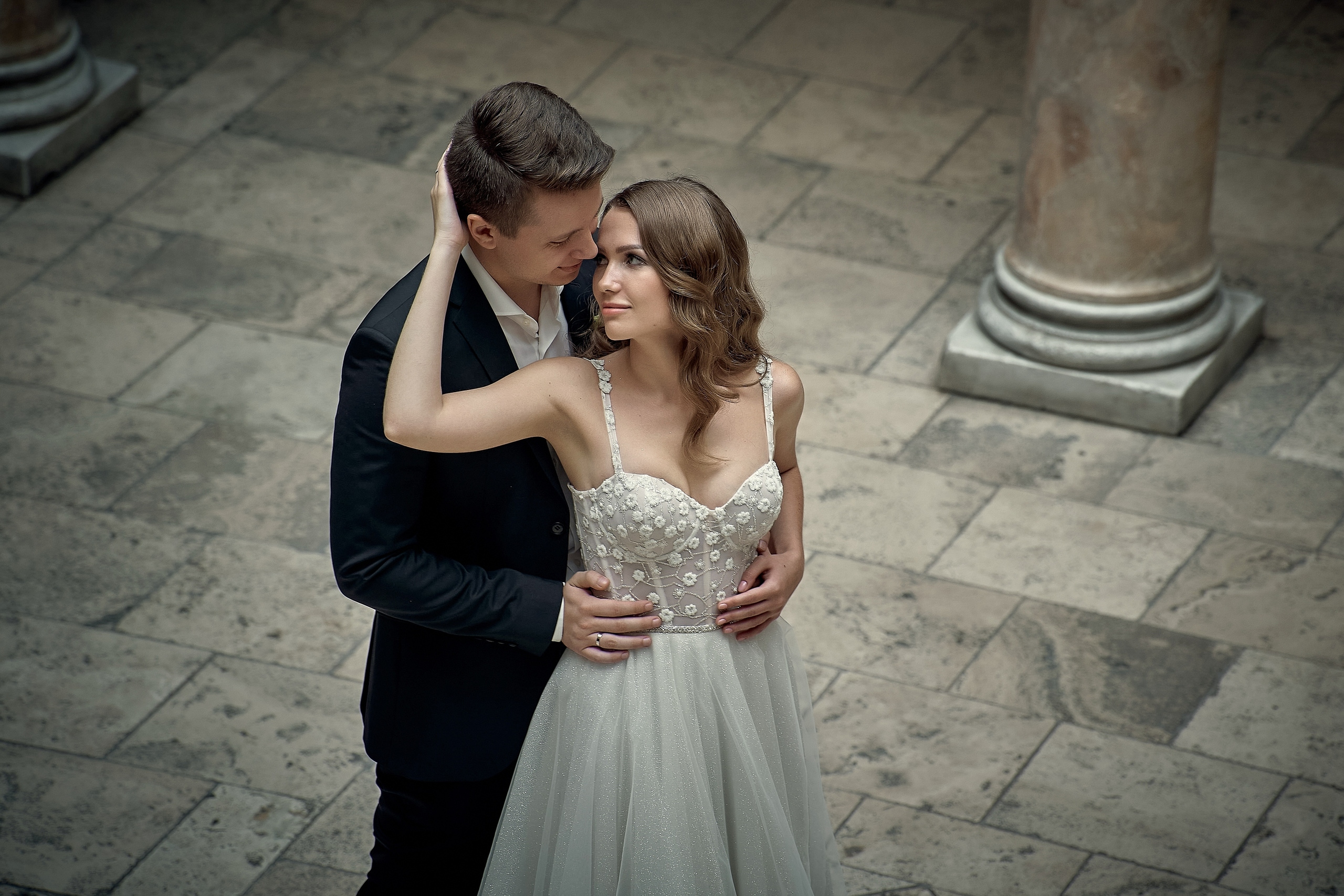 Вид на красивый зал сверху. Молодожены танцуют. Свадебная фотосъемка в  ресторане Турандот. Свадебный фотограф в Москве  Сергей Гаварос. Инстаграм @gavaros