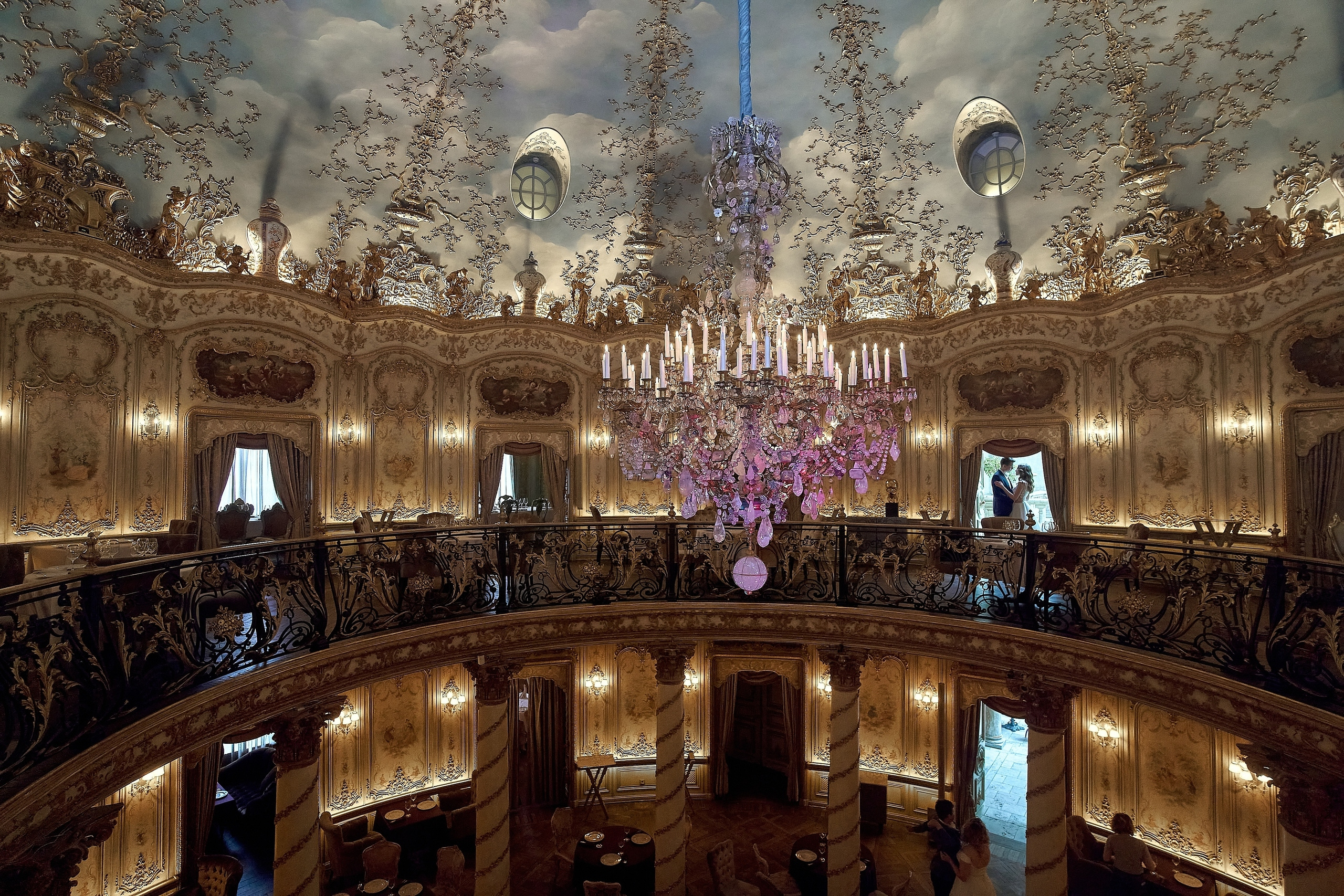 Силуэтный портрет молодоженов Свадебная фотосъемка в  ресторане Турандот. Свадебный фотограф в Москве  Сергей Гаварос. Инстаграм @gavaros