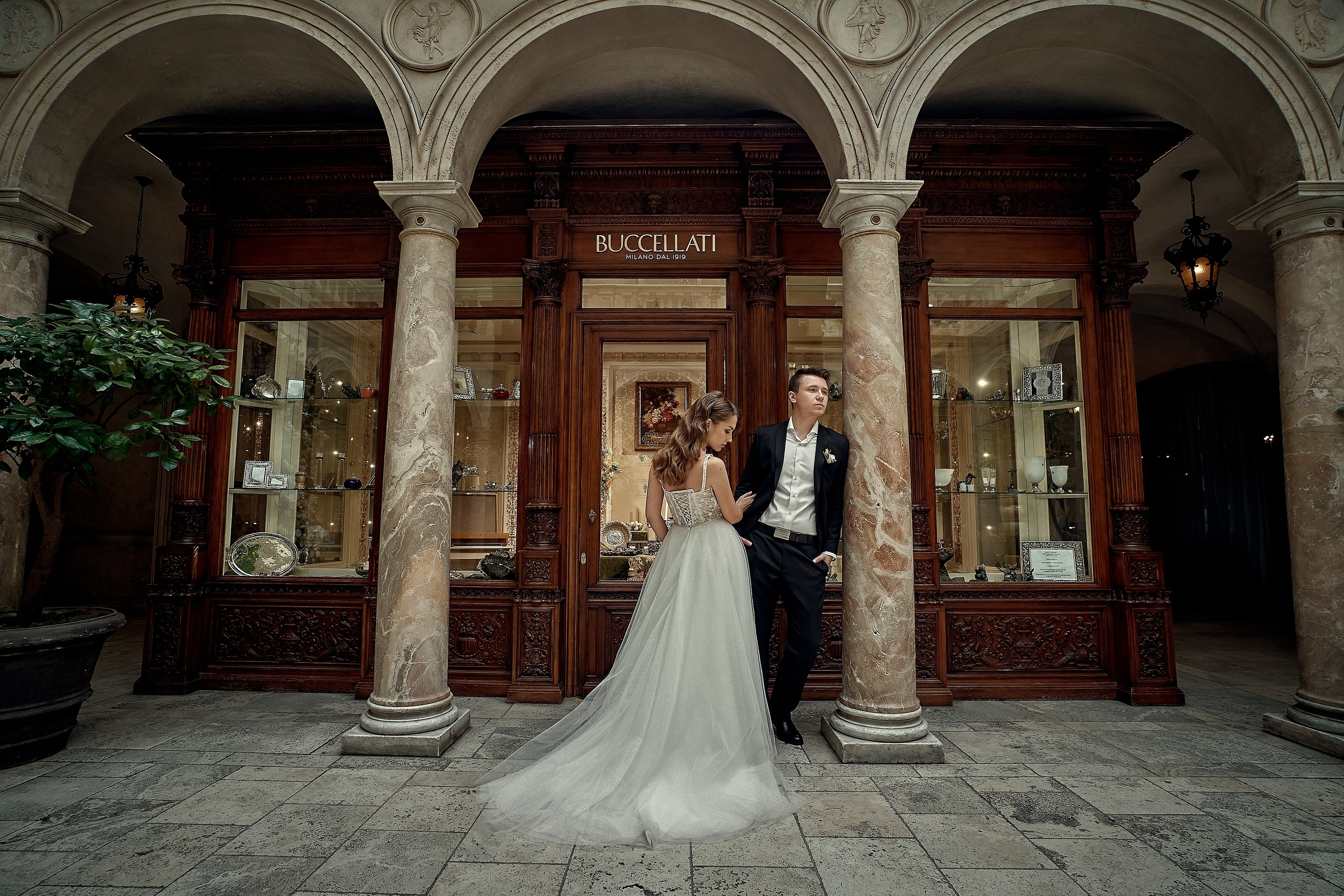 Портрет жениха и невесты общим планом Свадебная фотосъемка в  ресторане Турандот. Свадебный фотограф в Москве  Сергей Гаварос. Инстаграм @gavaros