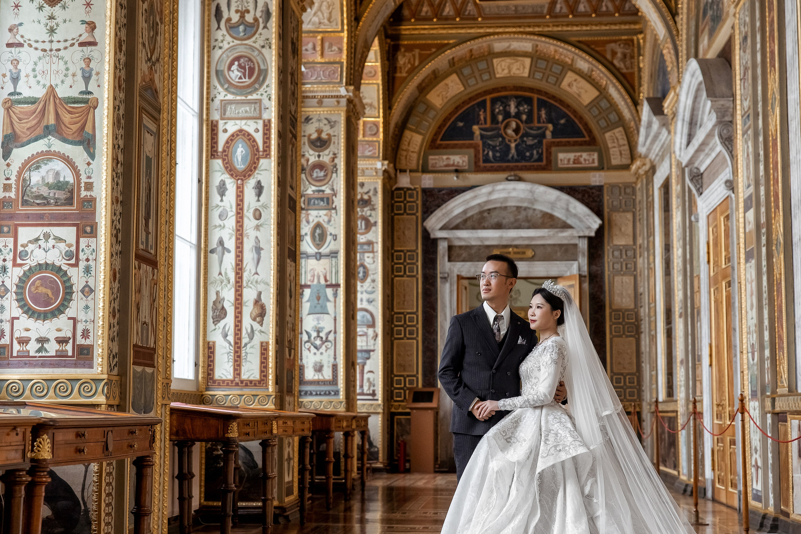 Свадебная фотосессия в Эрмитаже. Свадебный и семейный фотограф Алексей Аверин