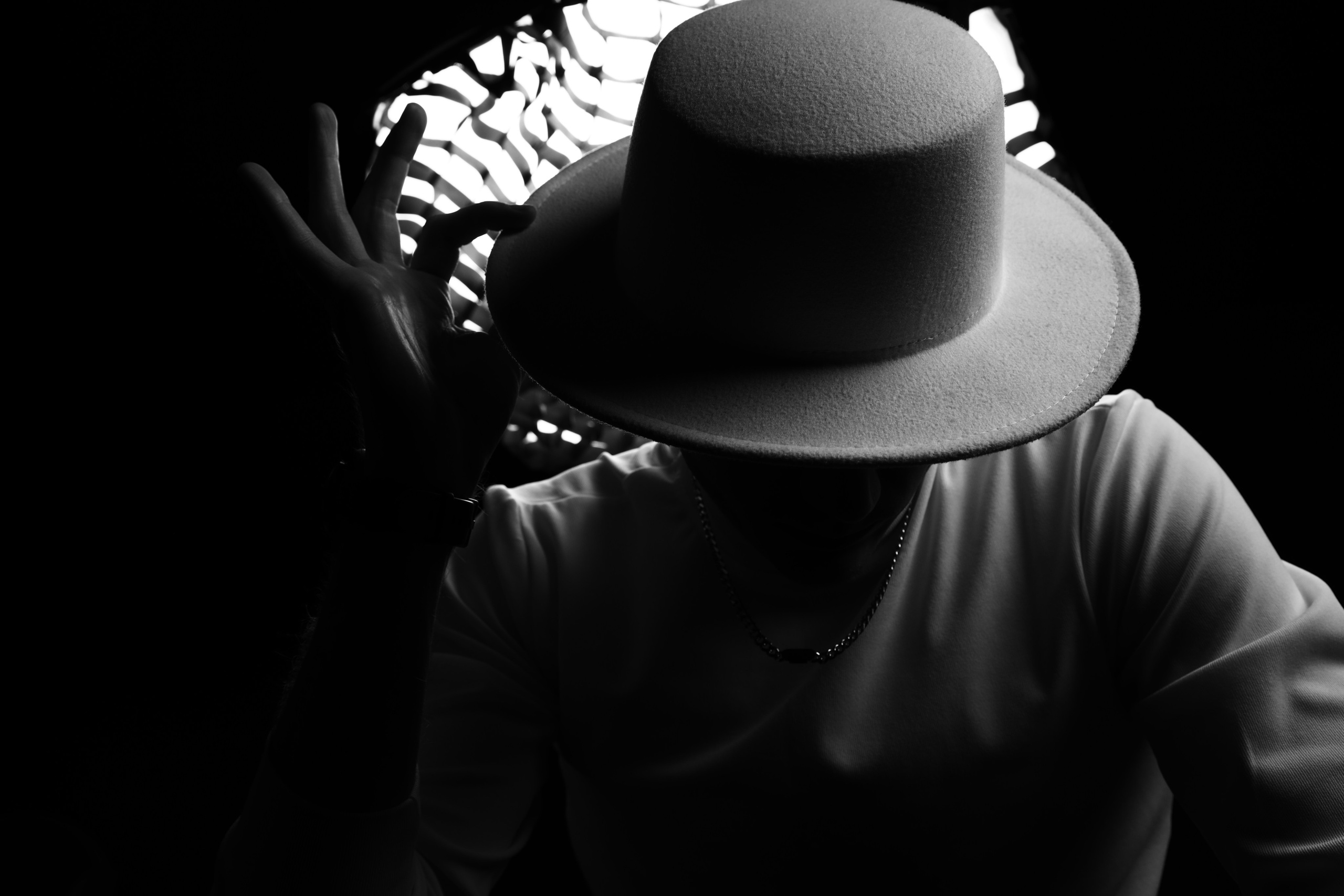 The White hat Alex. Профессиональный фотограф в Воронеже Владислав Крылов