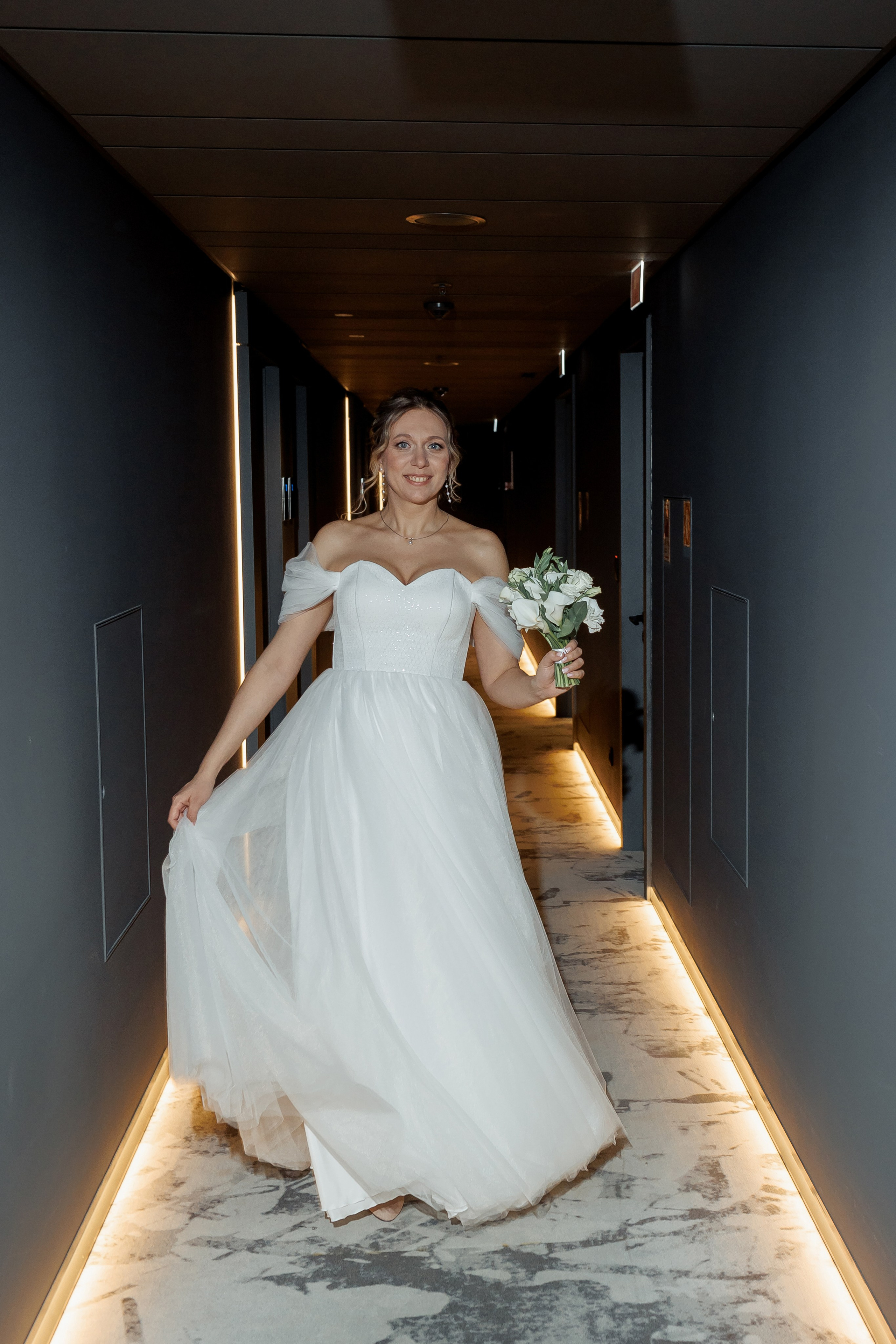 Свадебная фотосессия в отеле Movenpick Moscow Taganskaya. Свадебный фотограф в Москве Дарья Олендарёва