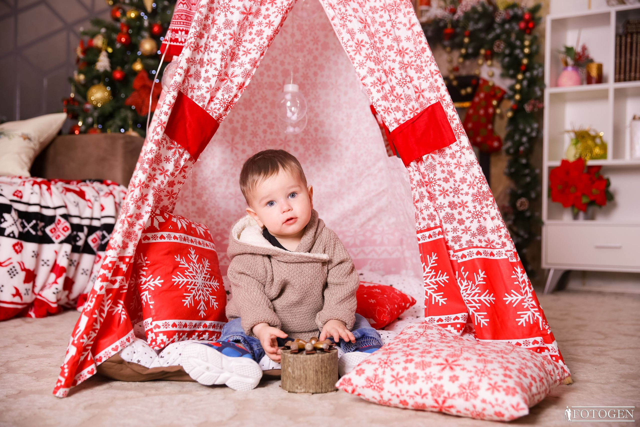 Новогодняя Фотосессия в Студии FOTOGEN ᐈ Премиум-класс в Краснодаре. Интерьерная фотостудия FOTOGEN г. Краснодар