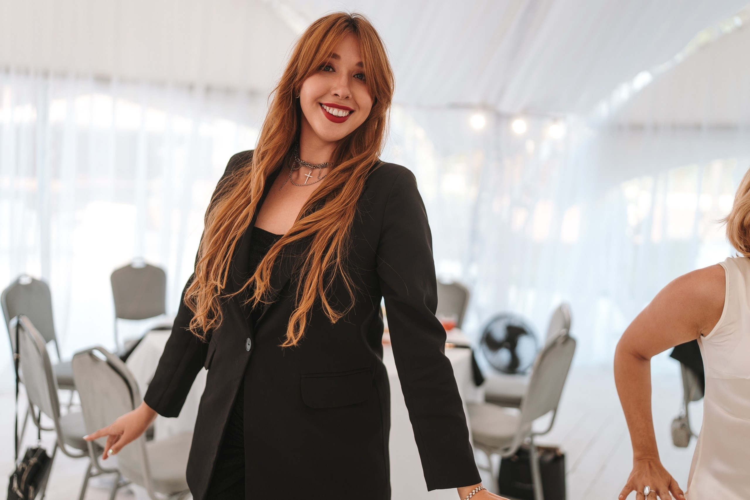 Свадьба 7 июня 2026 года — фотосессия, ЗАГС и банкет в шатре «Под облаками» в Нагаево с ведущим Артуром Ильясовым