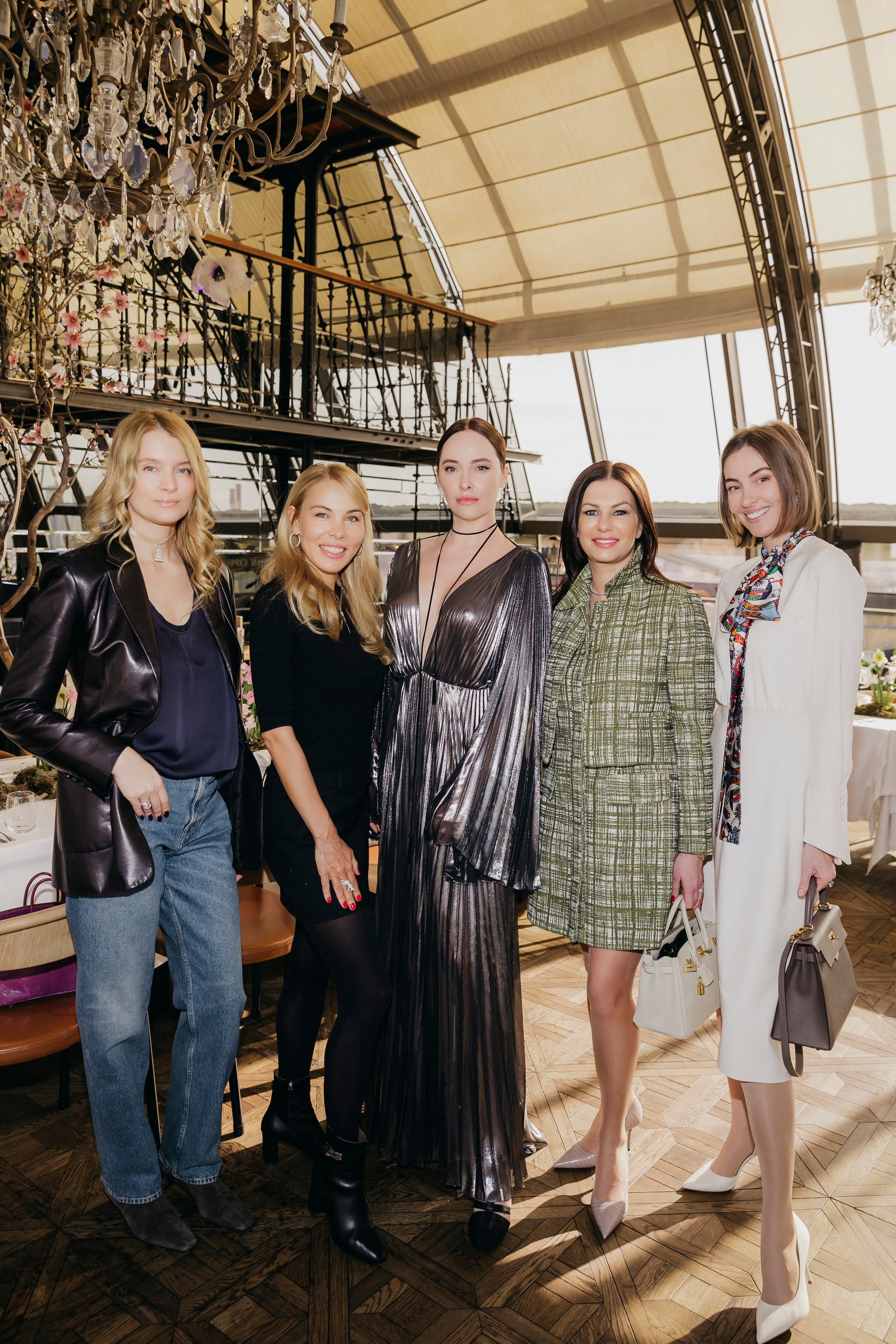 Елена Байбакова, Анастасия Локтаева, Ирина Зарькова, Полина Пицдан и Элена Рис на весеннем бранче в ресторане Белый Кролик