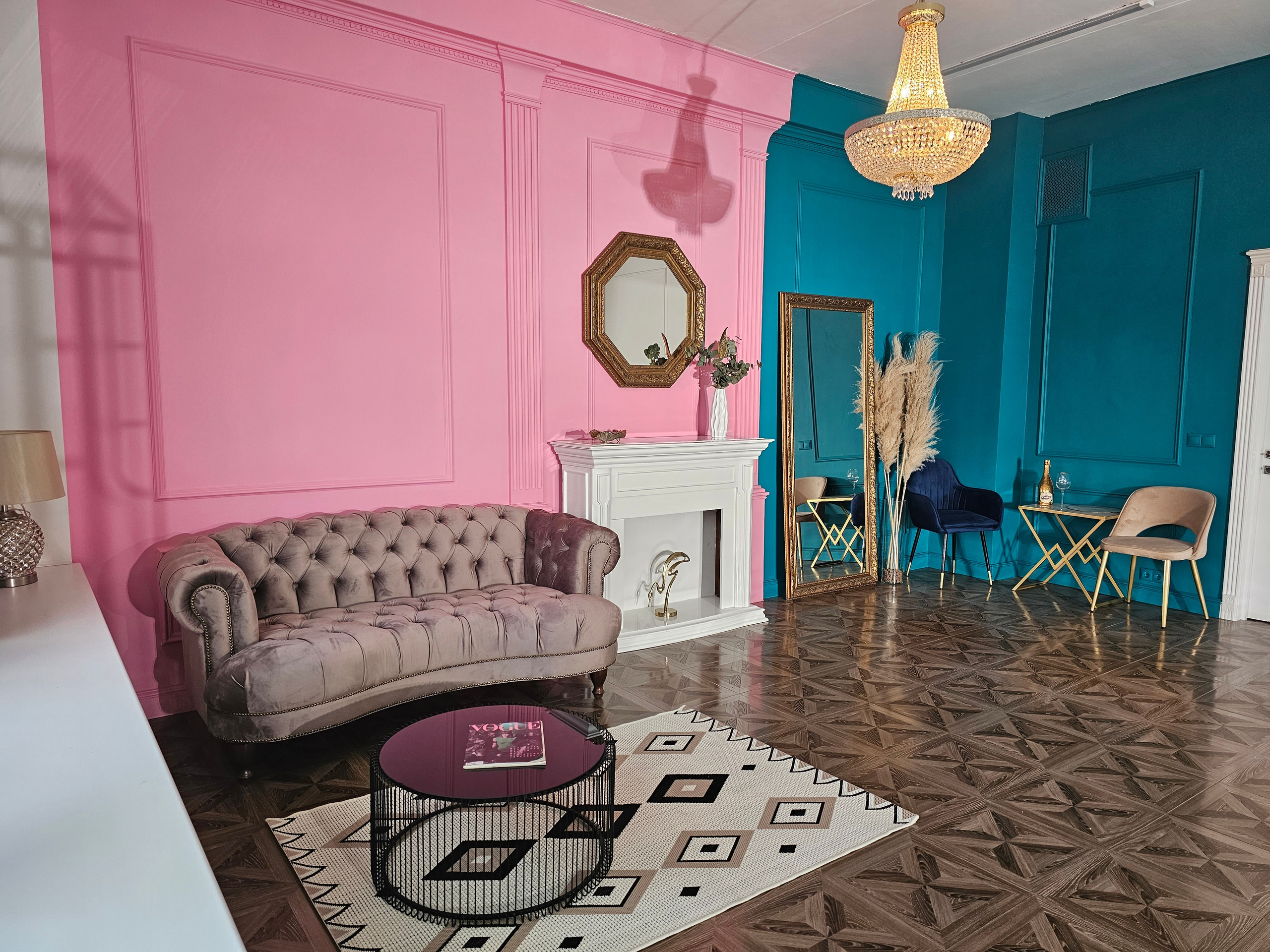 ЗАЛ ВRАND — просторный 80 м² светлый зал фотостудии с циклорамой в Москве. TRANSFORM.STUDIO | ЛОФТ И ФОТОСТУДИЯ ТРАНСФОРМ СТУДИО | ПРОДАКШЕН | АРХИТЕКТОР БРЕНДА: ФОТОГРАФ | ИМИДЖМЕЙКЕР| СТИЛИСТ МОСКВА